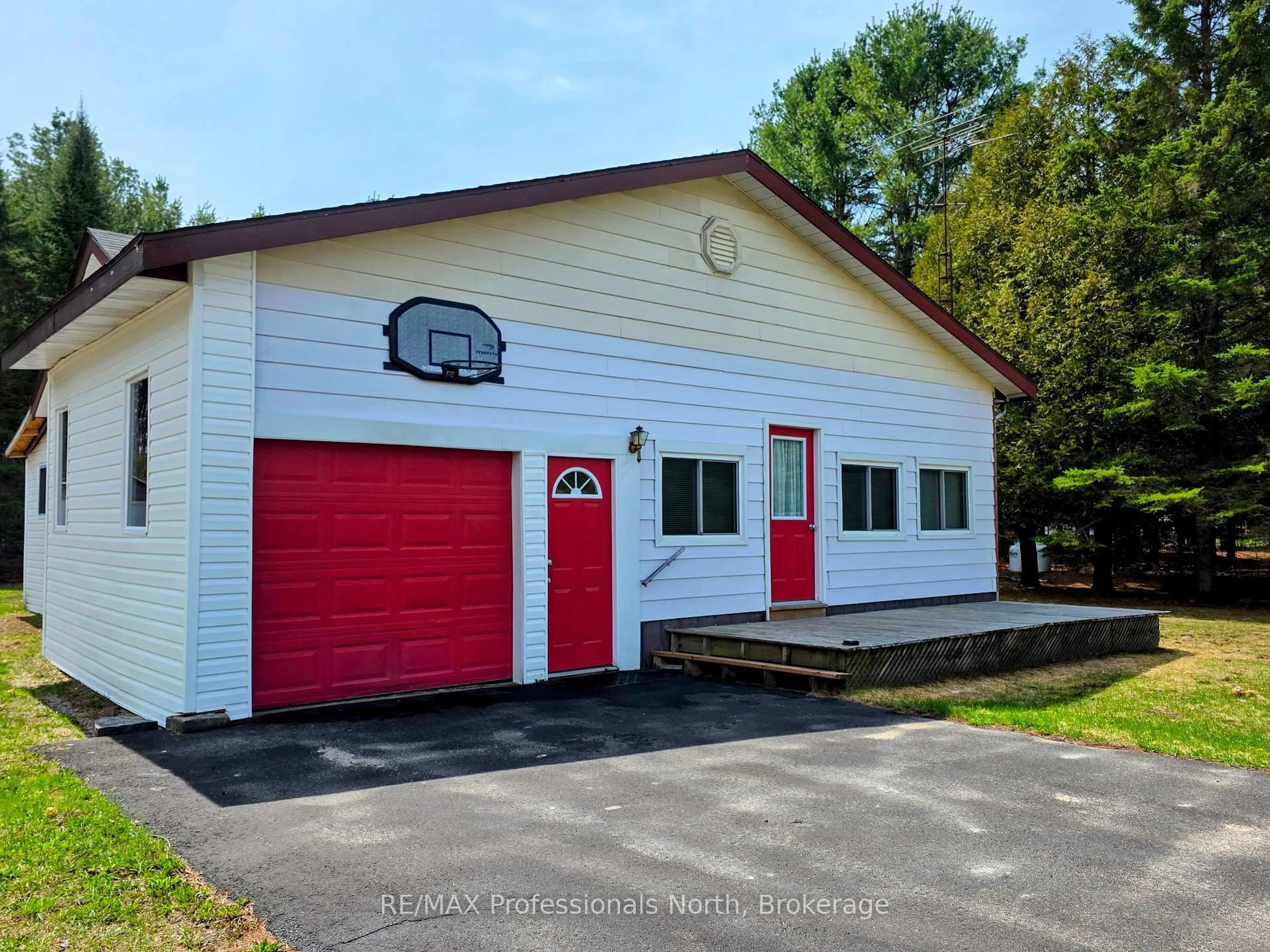Indoor garage for 1037 West Rd, Minden Hills Ontario K0M 1S0