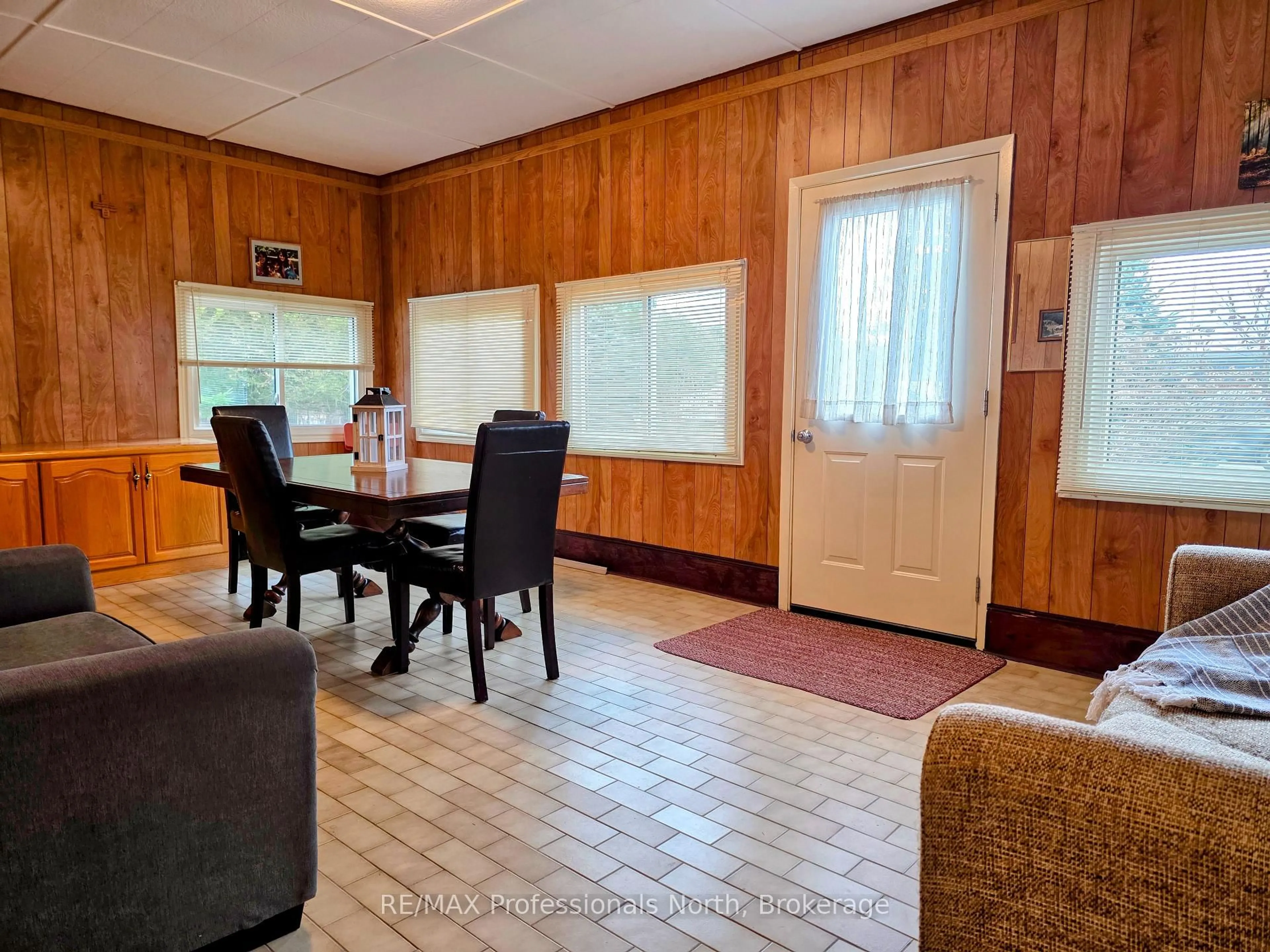 A pic of a room for 1037 West Rd, Minden Hills Ontario K0M 1S0