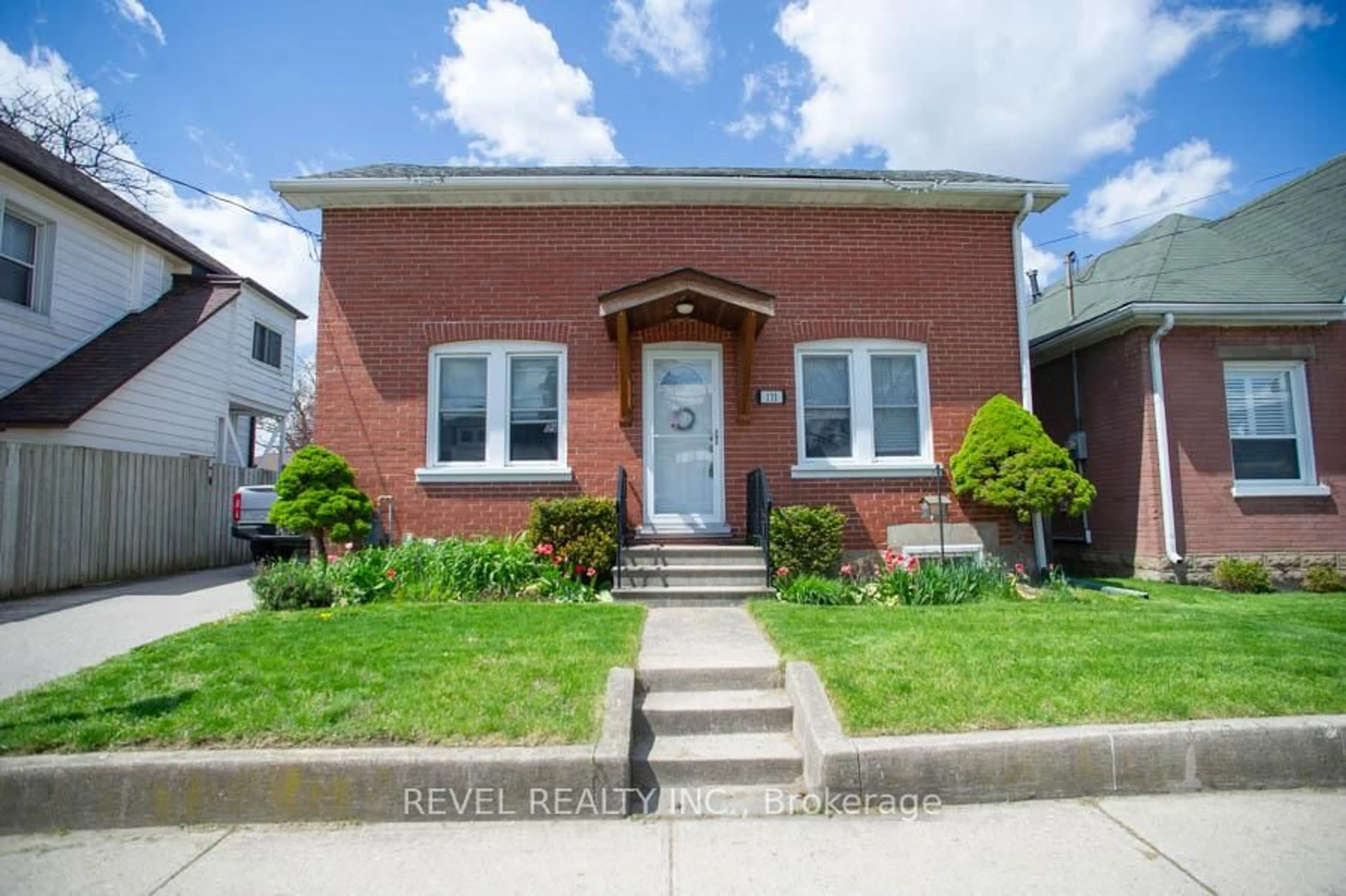 Home with brick exterior material, street for 131 Superior St, Brantford Ontario N3S 2L1