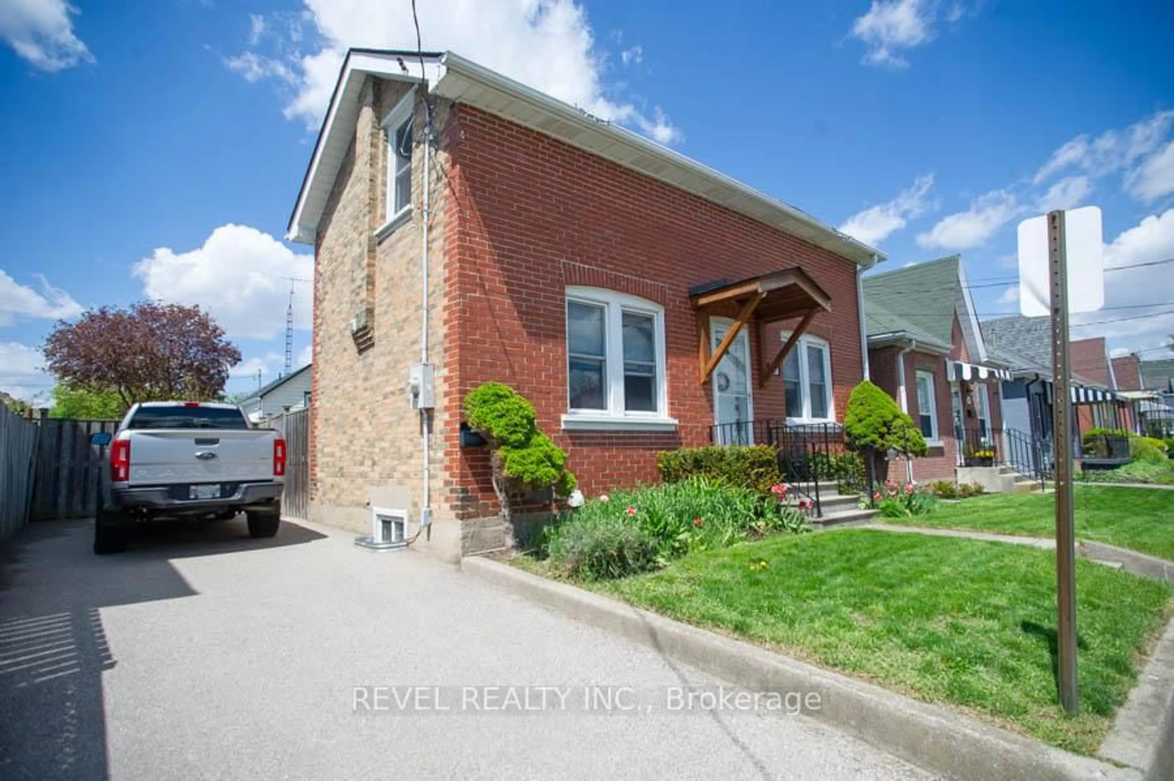 Home with brick exterior material, street for 131 Superior St, Brantford Ontario N3S 2L1