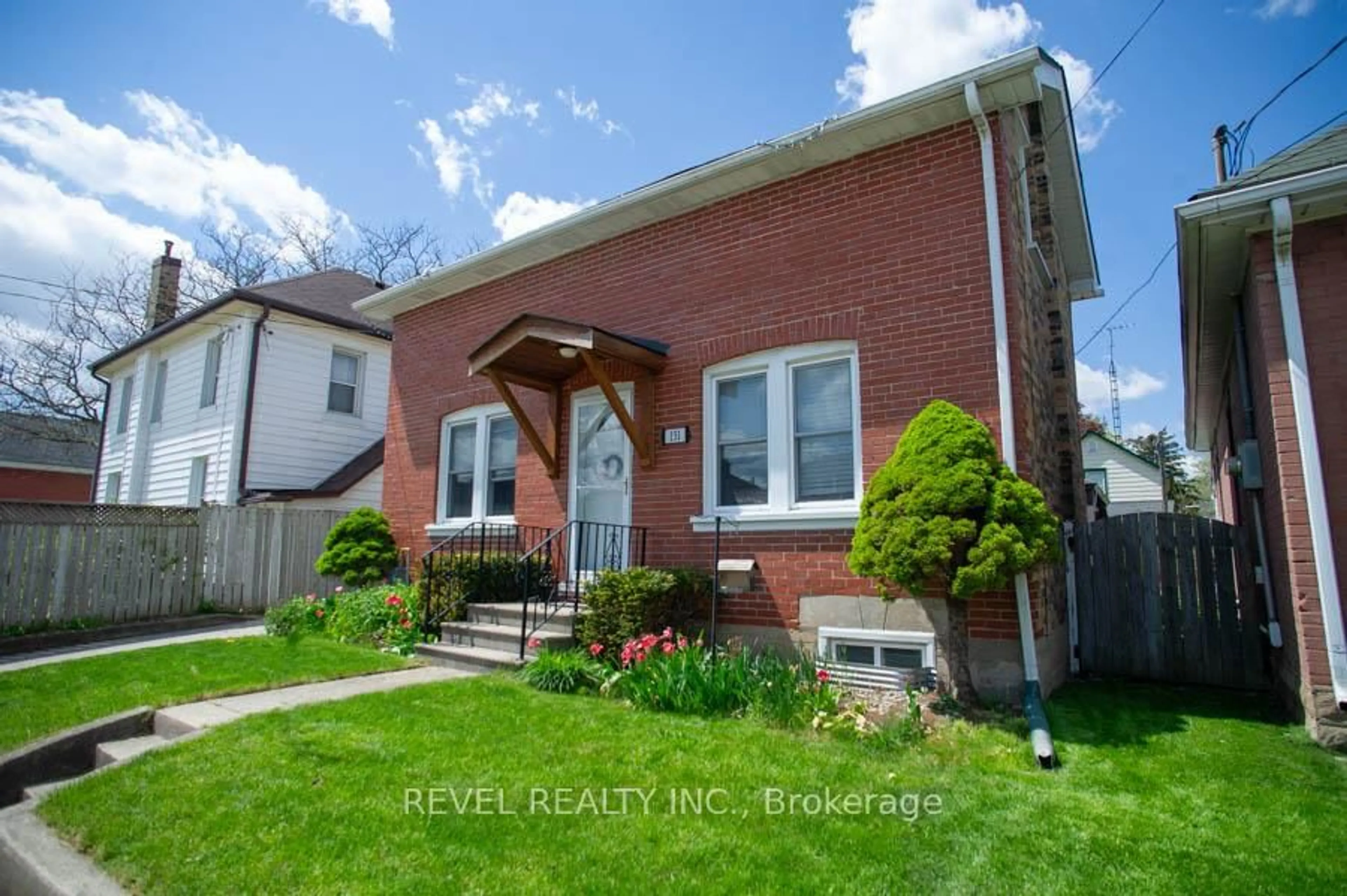 Home with brick exterior material, street for 131 Superior St, Brantford Ontario N3S 2L1