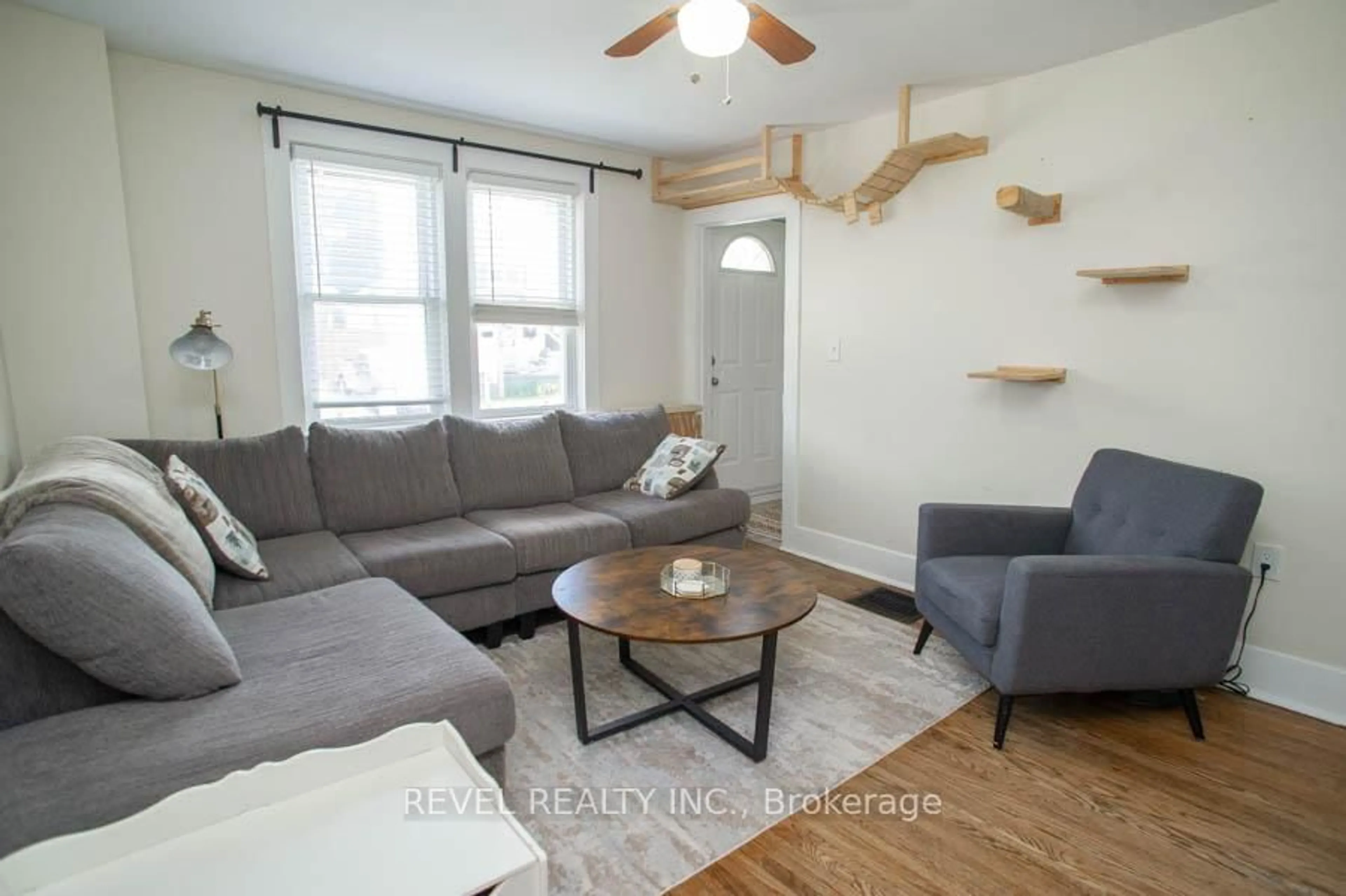 Living room with furniture, wood/laminate floor for 131 Superior St, Brantford Ontario N3S 2L1