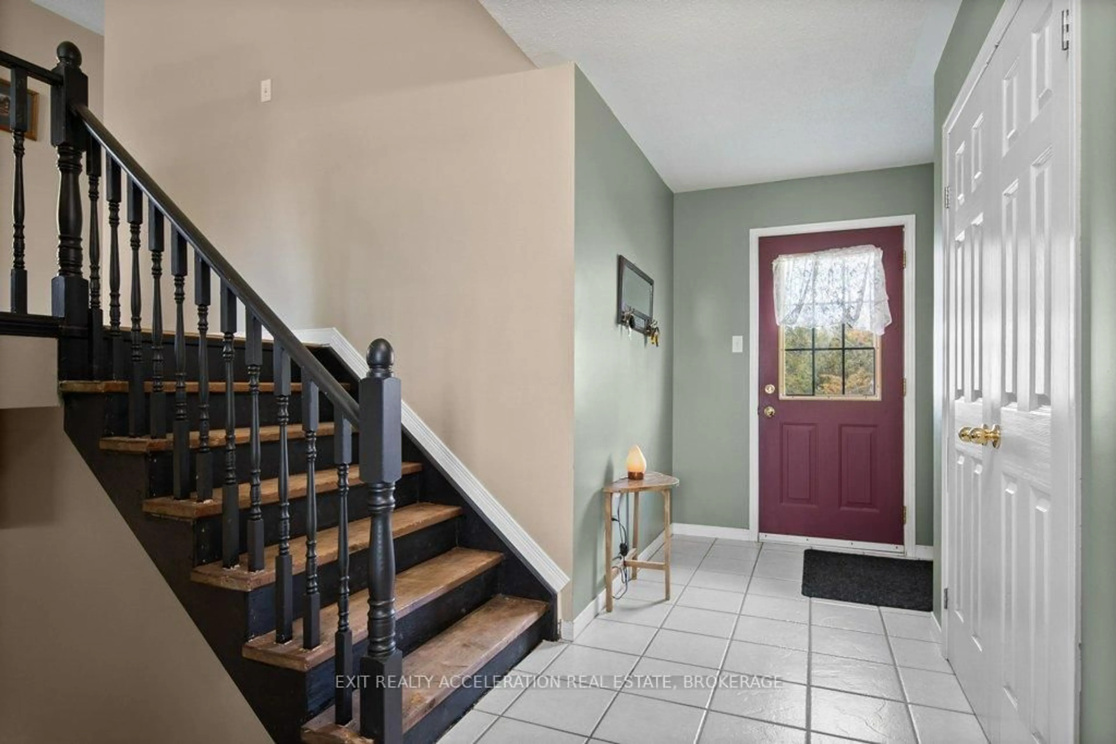 Indoor entryway for 1189 Lazier Rd, Shannonville Ontario K0K 3A0