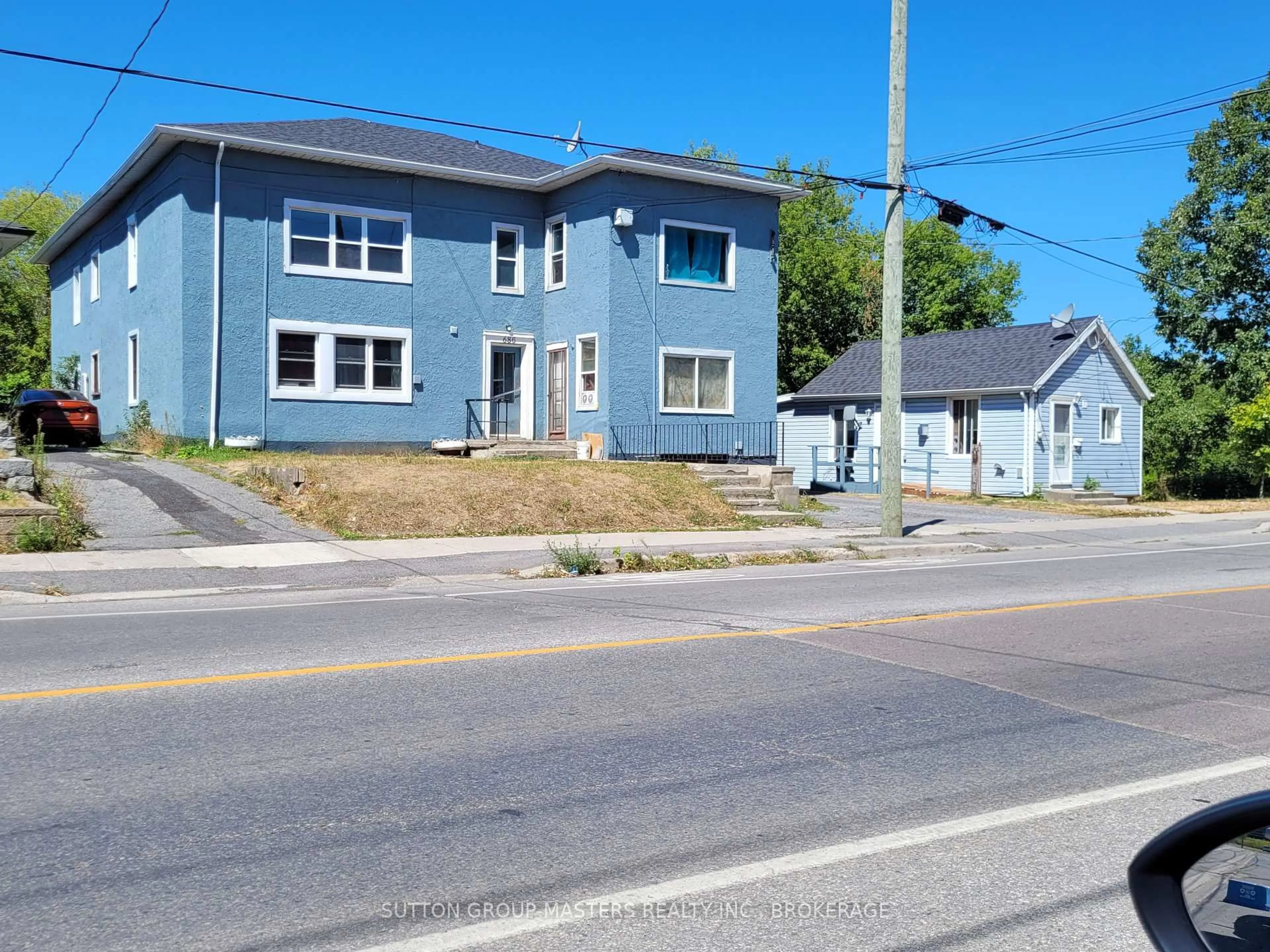 A pic from outside/outdoor area/front of a property/back of a property/a pic from drone, street for 686 Montreal St, Kingston Ontario K7K 3J4