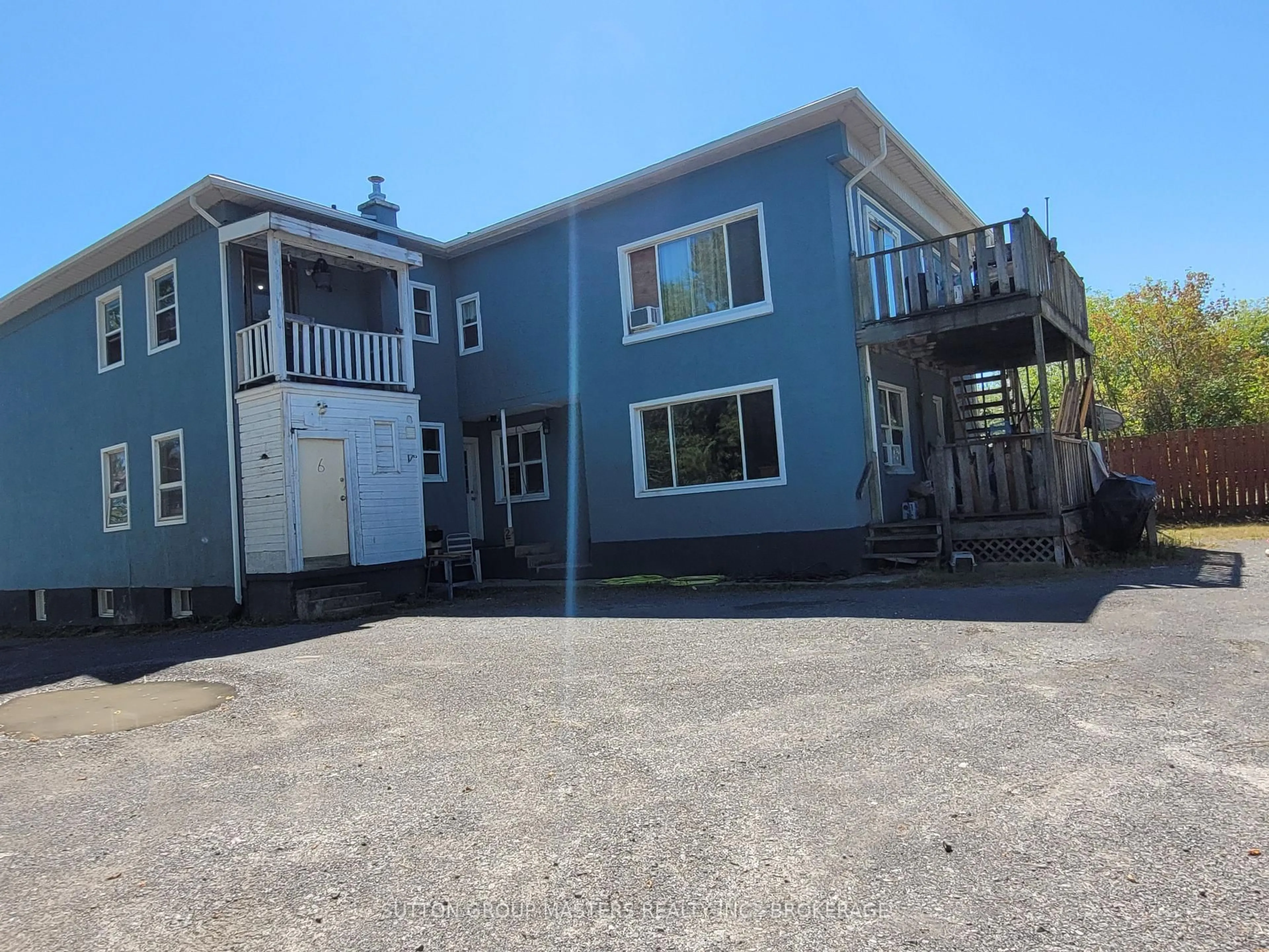 A pic from outside/outdoor area/front of a property/back of a property/a pic from drone, building for 686 Montreal St, Kingston Ontario K7K 3J4
