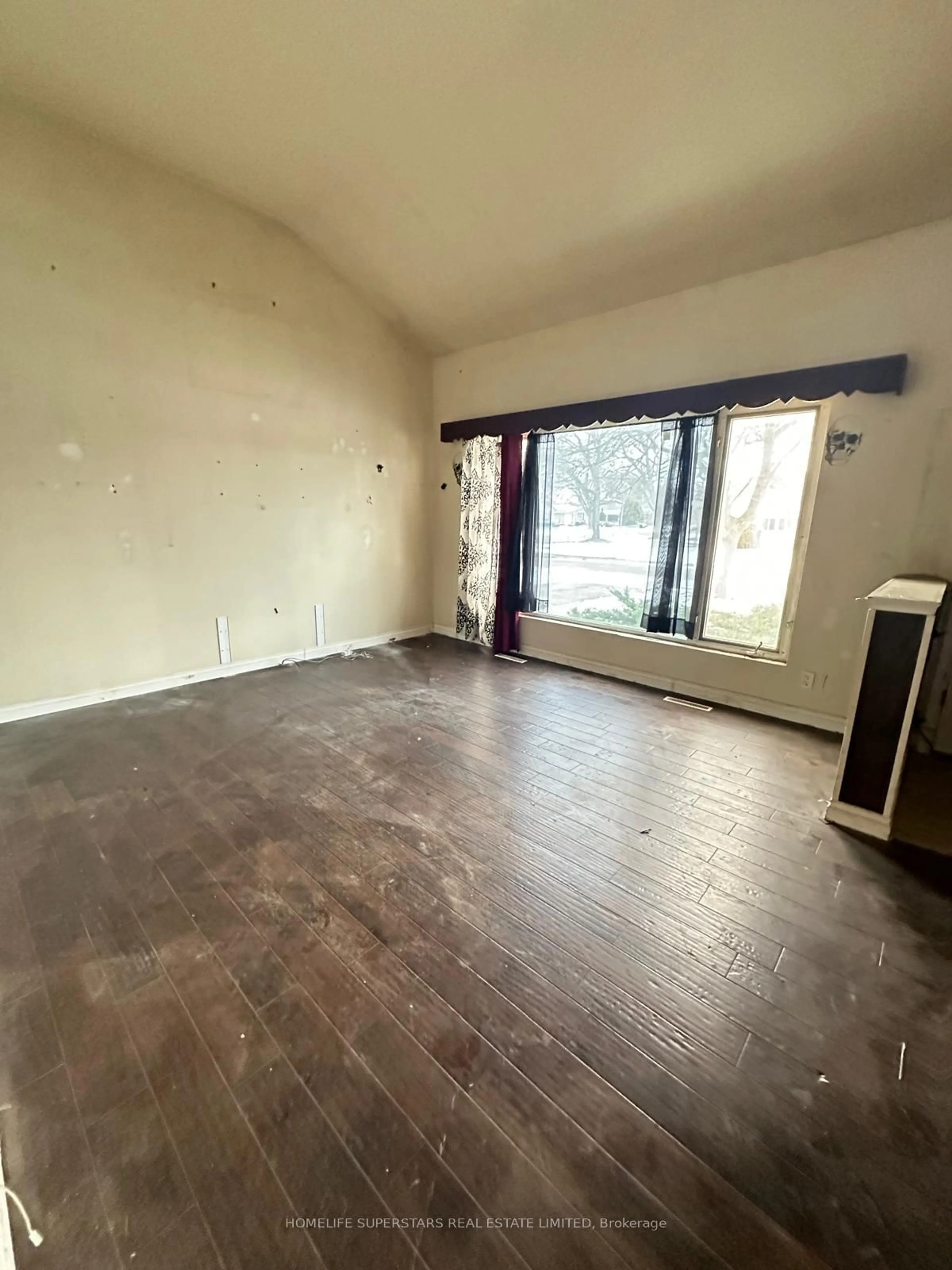 A pic of a room for 6802 Jill Dr, Niagara Falls Ontario L2G 3J2