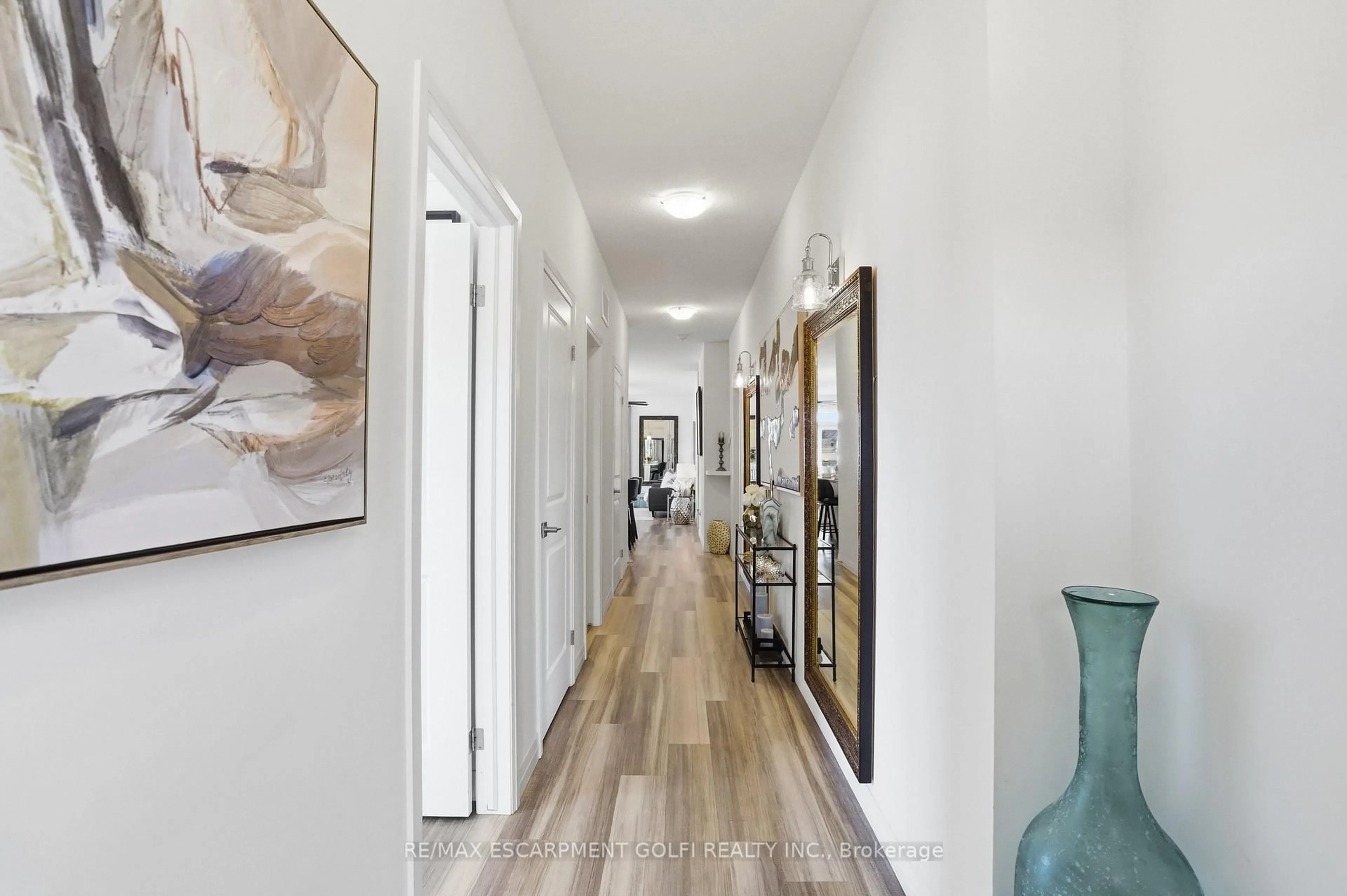 Indoor entryway for 22 South Coast Circ, Fort Erie Ontario L0S 1N0