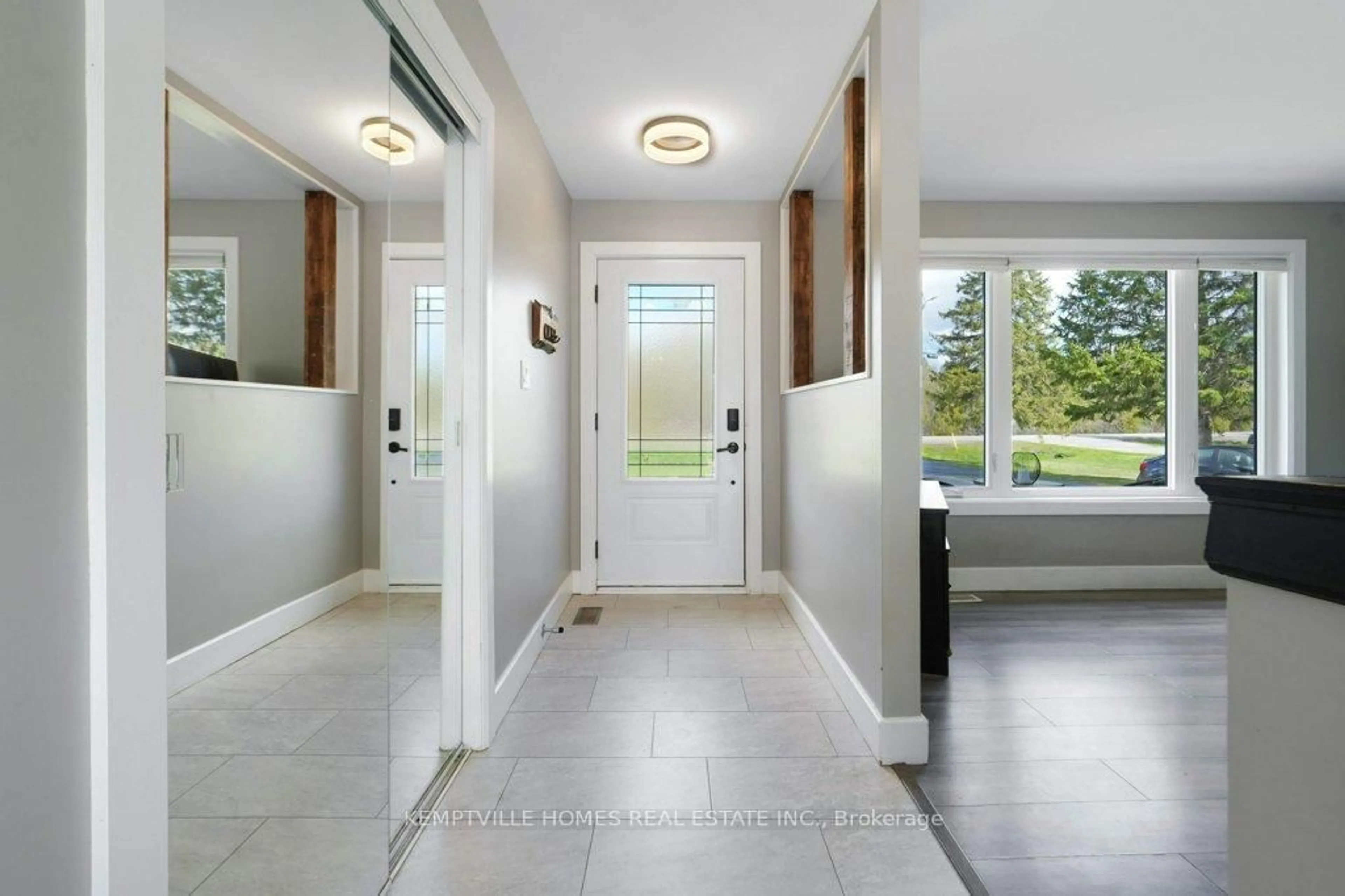 Indoor entryway for 2134 County 20 (Oxford Station) Rd, North Grenville Ontario K0G 1T0
