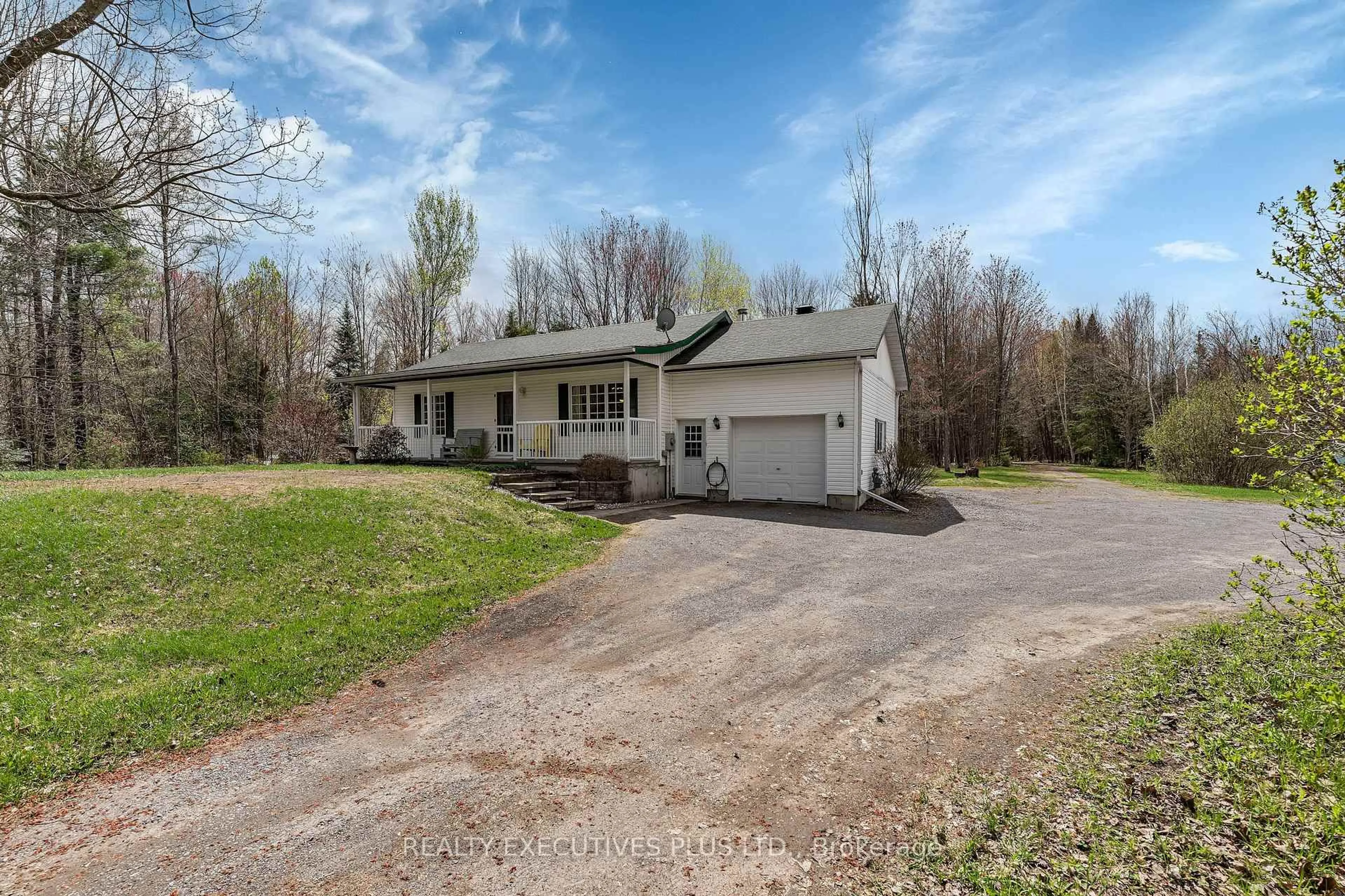 A pic from outside/outdoor area/front of a property/back of a property/a pic from drone, unknown for 538 Lajeunesse Rd, Alfred and Plantagenet Ontario K0B 1A0
