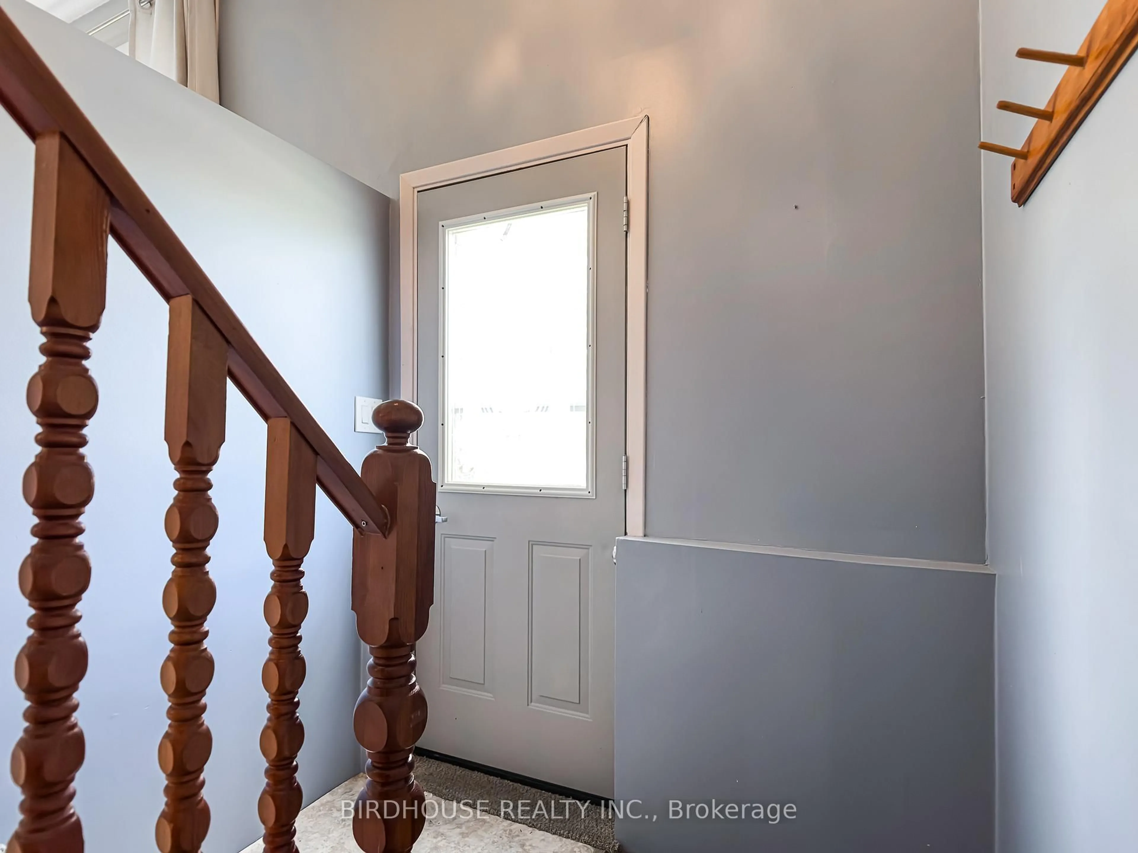 Indoor entryway for 34 Elder St, Kawartha Lakes Ontario K0M 1L0