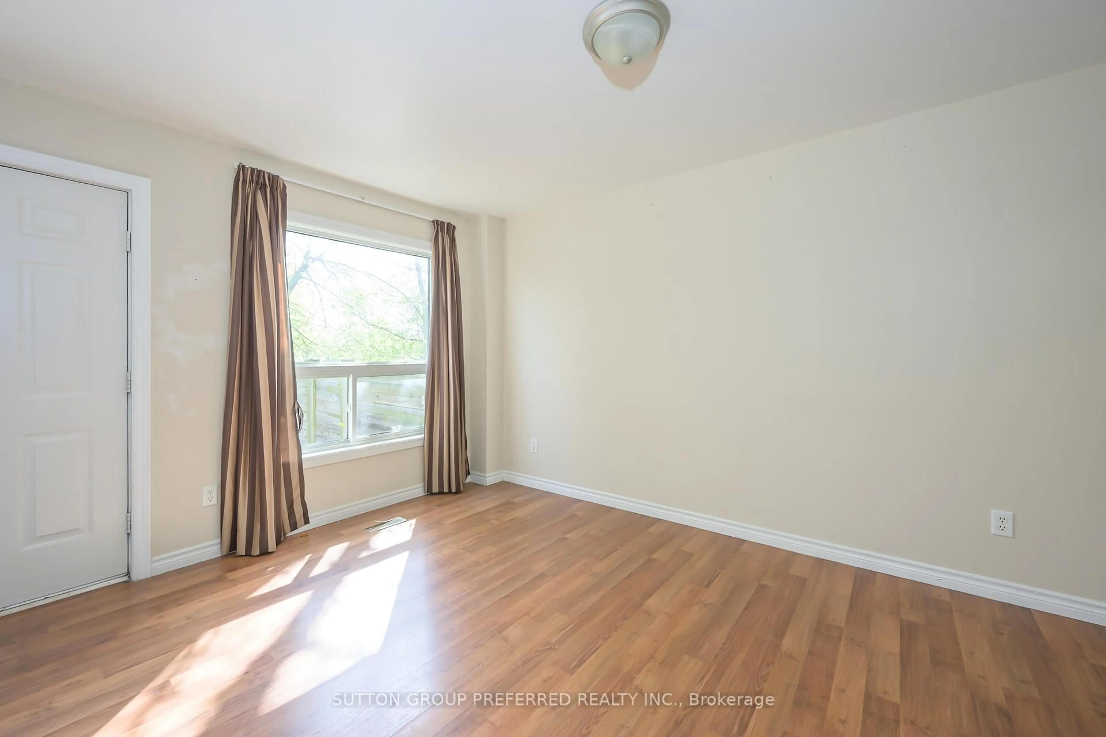 A pic of a room for 600 Sarnia Rd #29, London North Ontario N6G 5M5
