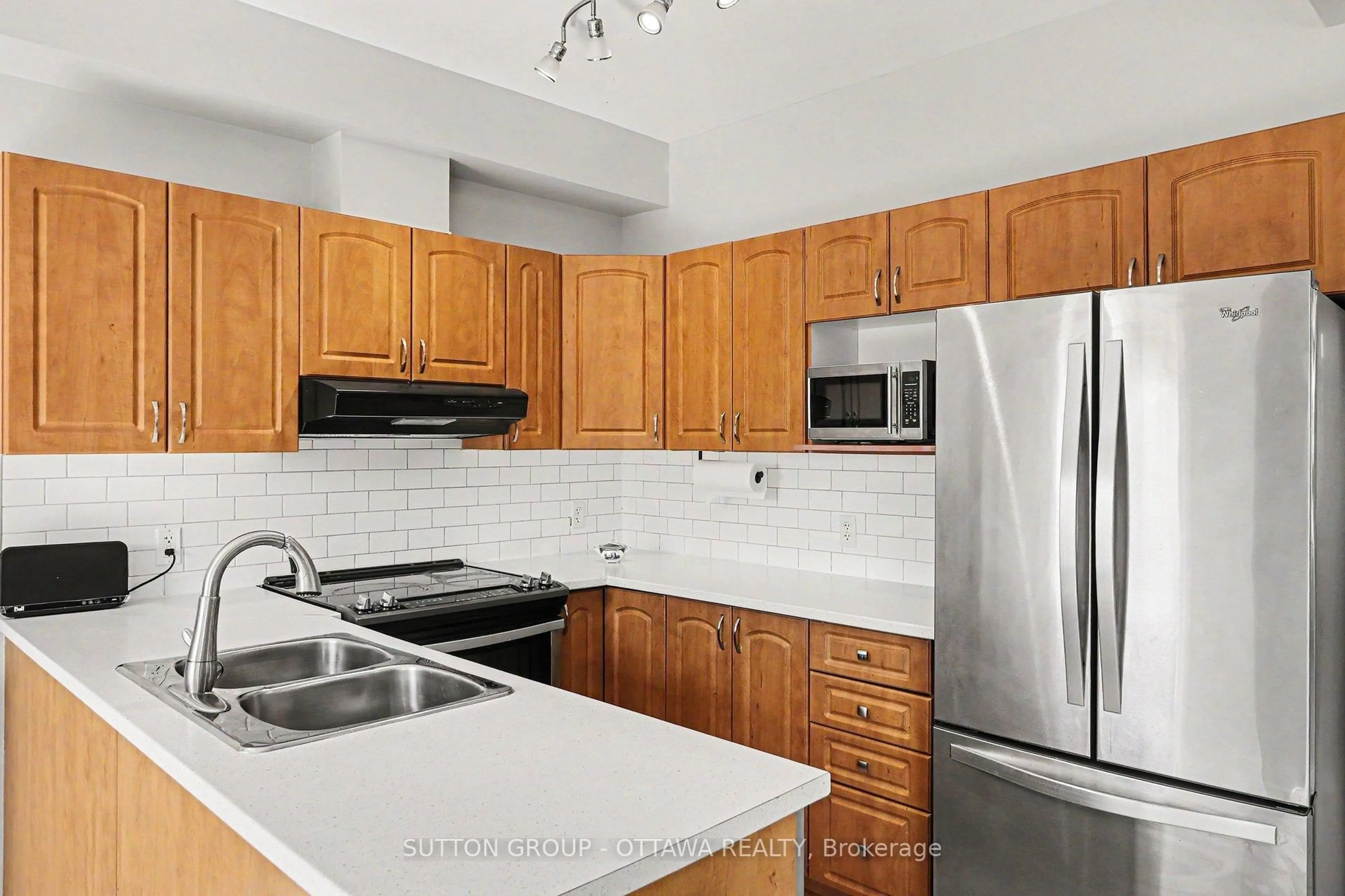 Standard kitchen, unknown for 405 Crystal Crt, Clarence-Rockland Ontario K4K 0A1