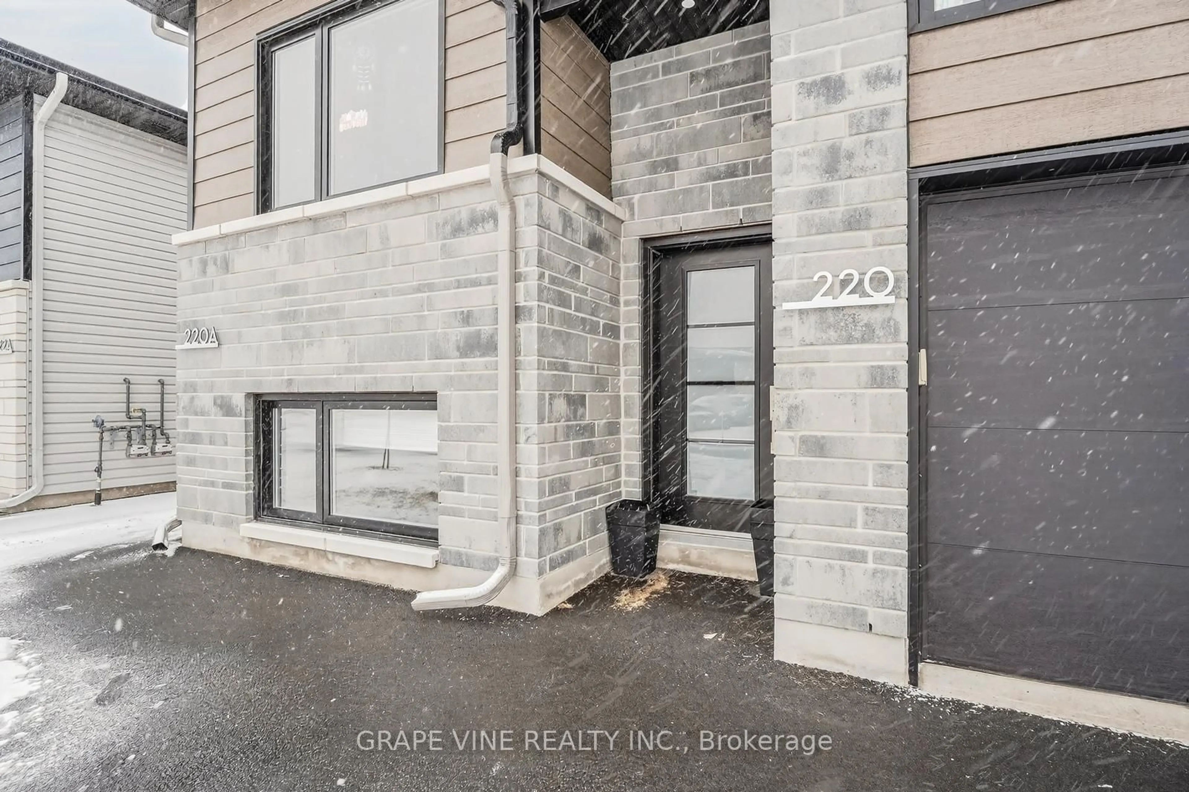 Indoor entryway for 218-218A Cypress St, The Nation Ontario K0A 2M0