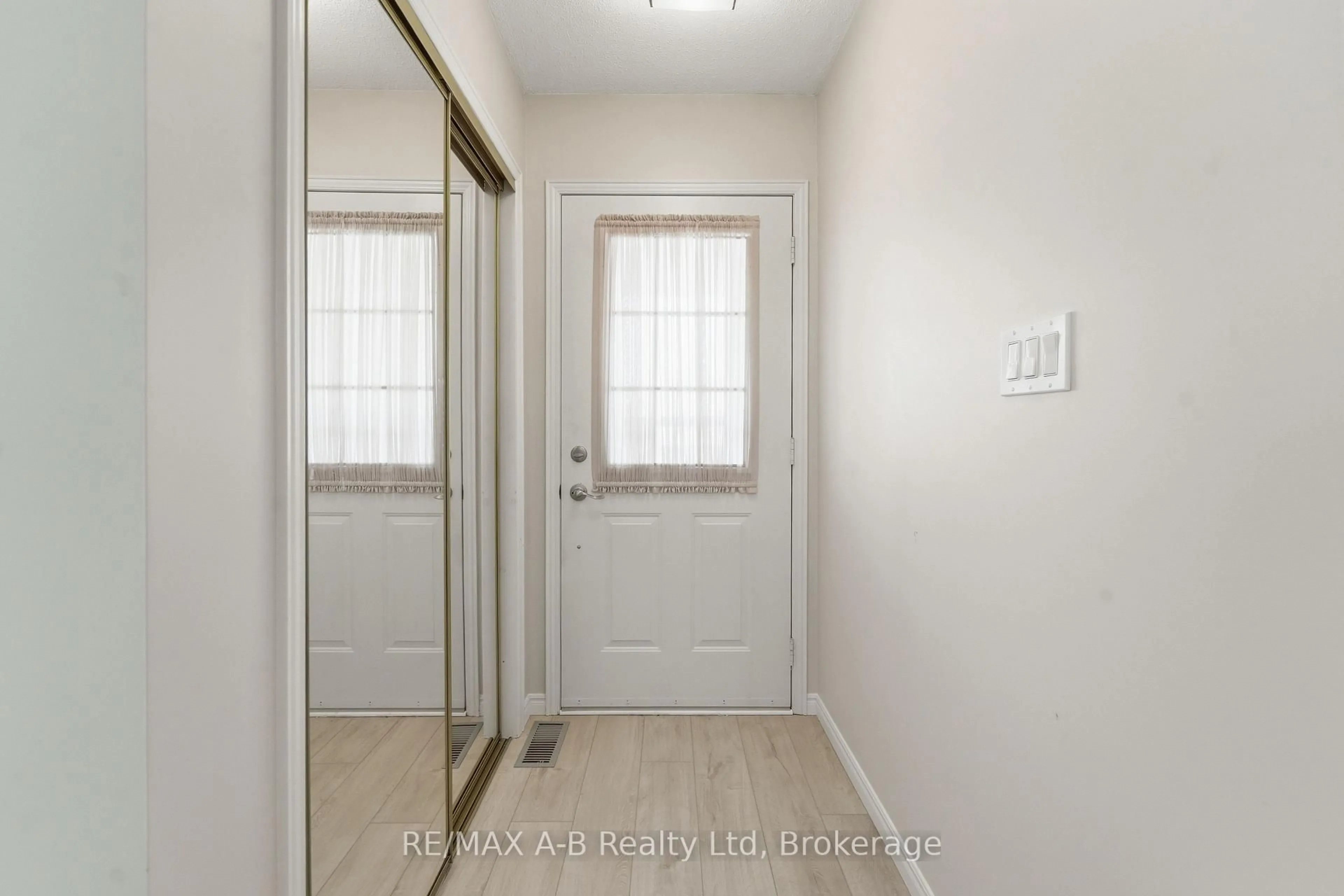 Indoor entryway for 178 Toronto St, West Perth Ontario N0K 1N0