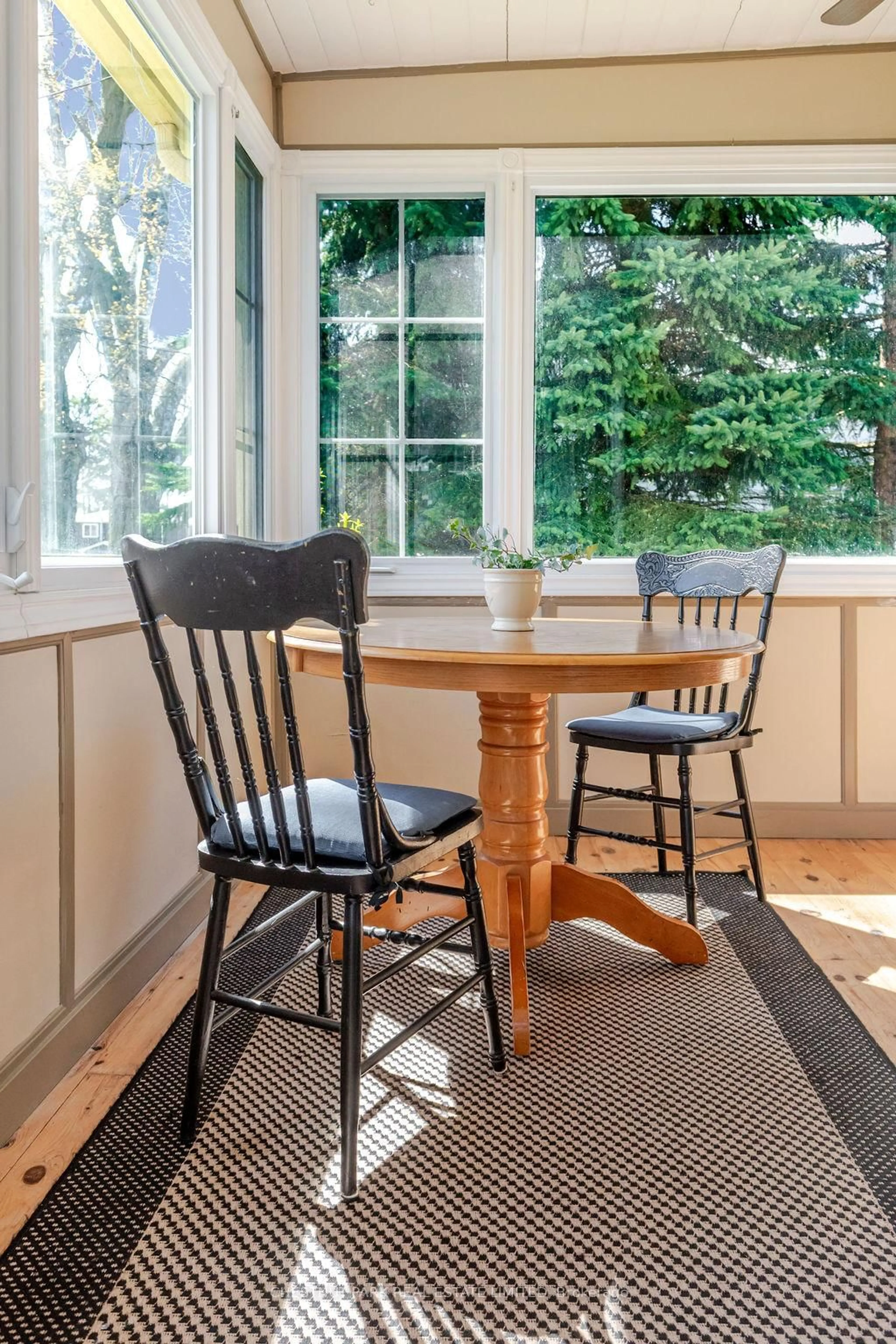 Dining room, wood/laminate floor for 62 Consecon St, Prince Edward County Ontario K0K 3L0