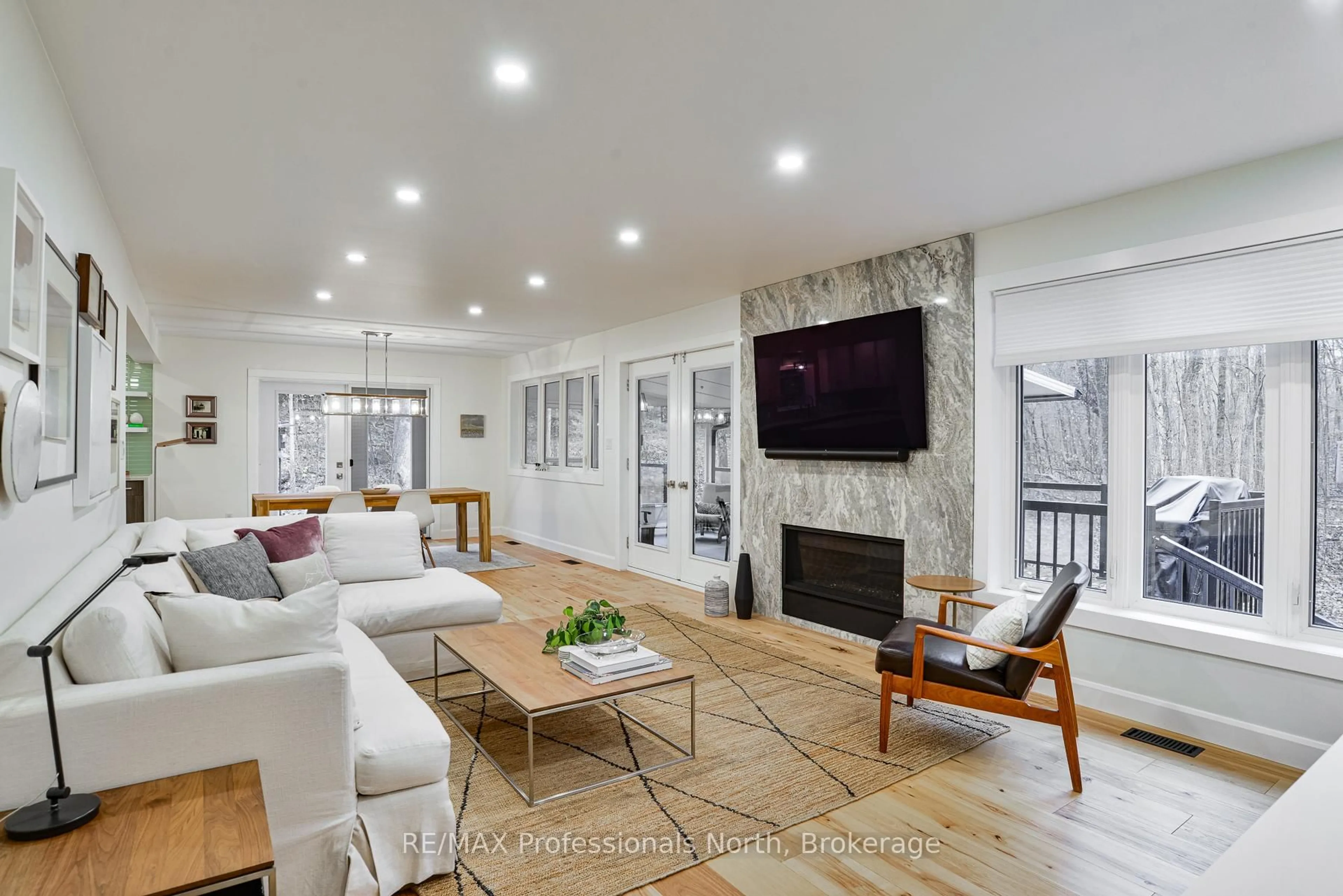 Living room with furniture, unknown for 225 Blanchard St, Gravenhurst Ontario P1P 1A8