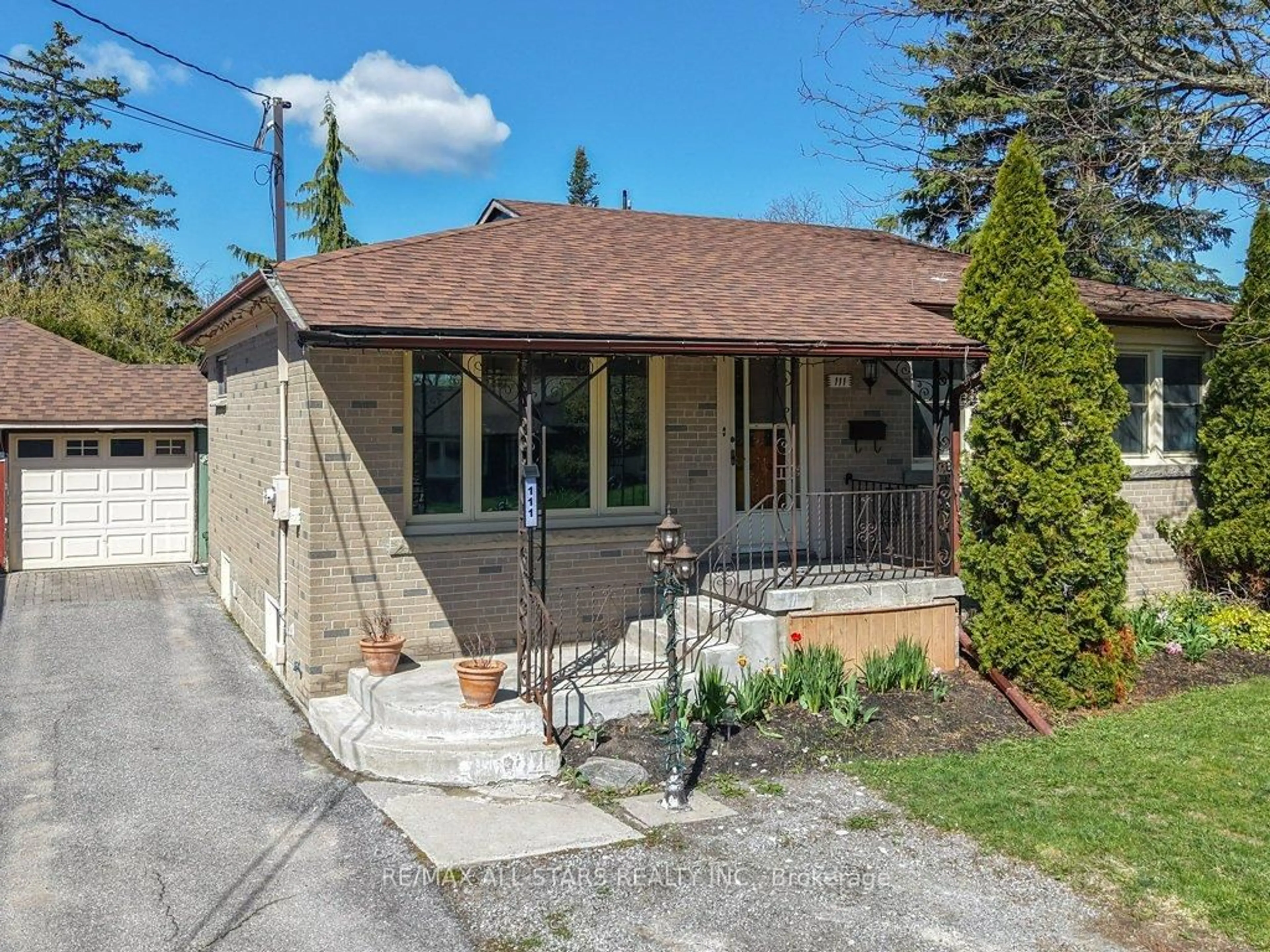 A pic from outside/outdoor area/front of a property/back of a property/a pic from drone, street for 111 Adelaide St, Kawartha Lakes Ontario K9V 4L8