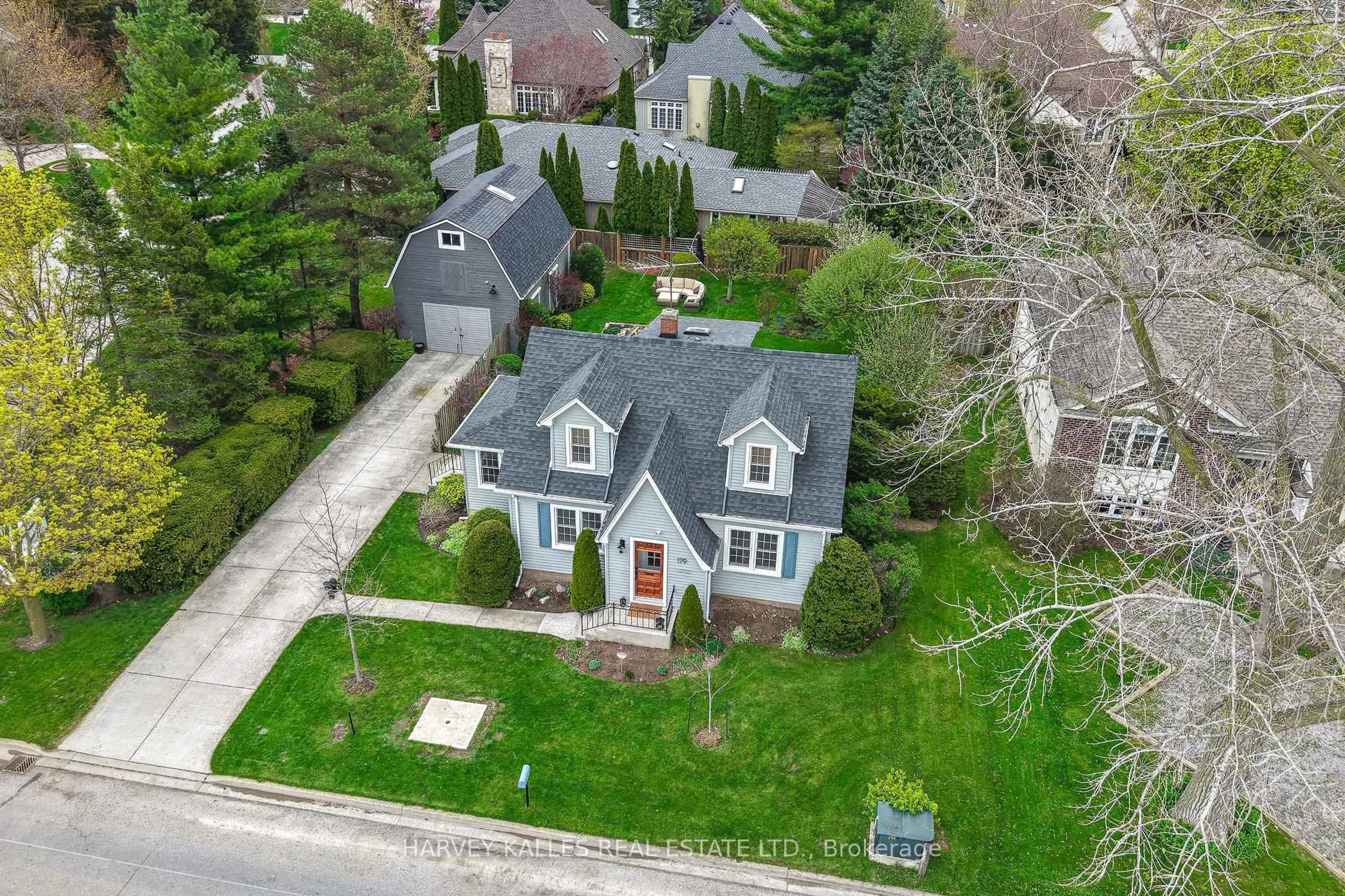 A pic from outside/outdoor area/front of a property/back of a property/a pic from drone, street for 179 Niagara St, Niagara-on-the-Lake Ontario L0S 1J0