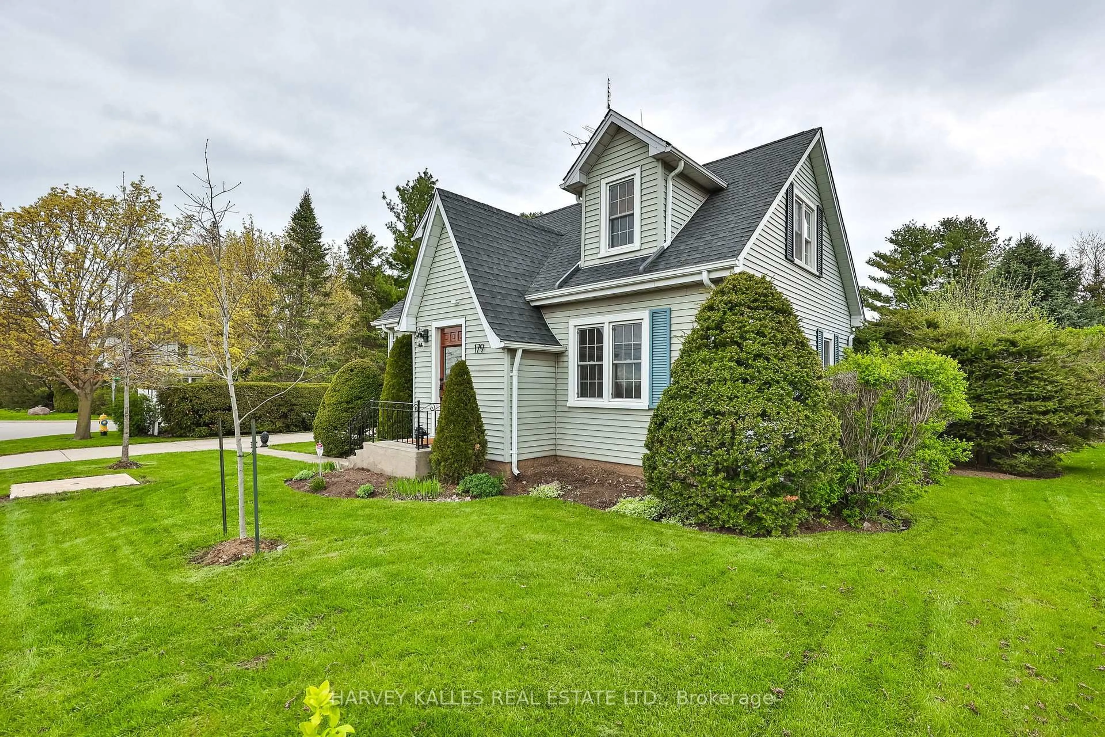 Home with vinyl exterior material, street for 179 Niagara St, Niagara-on-the-Lake Ontario L0S 1J0
