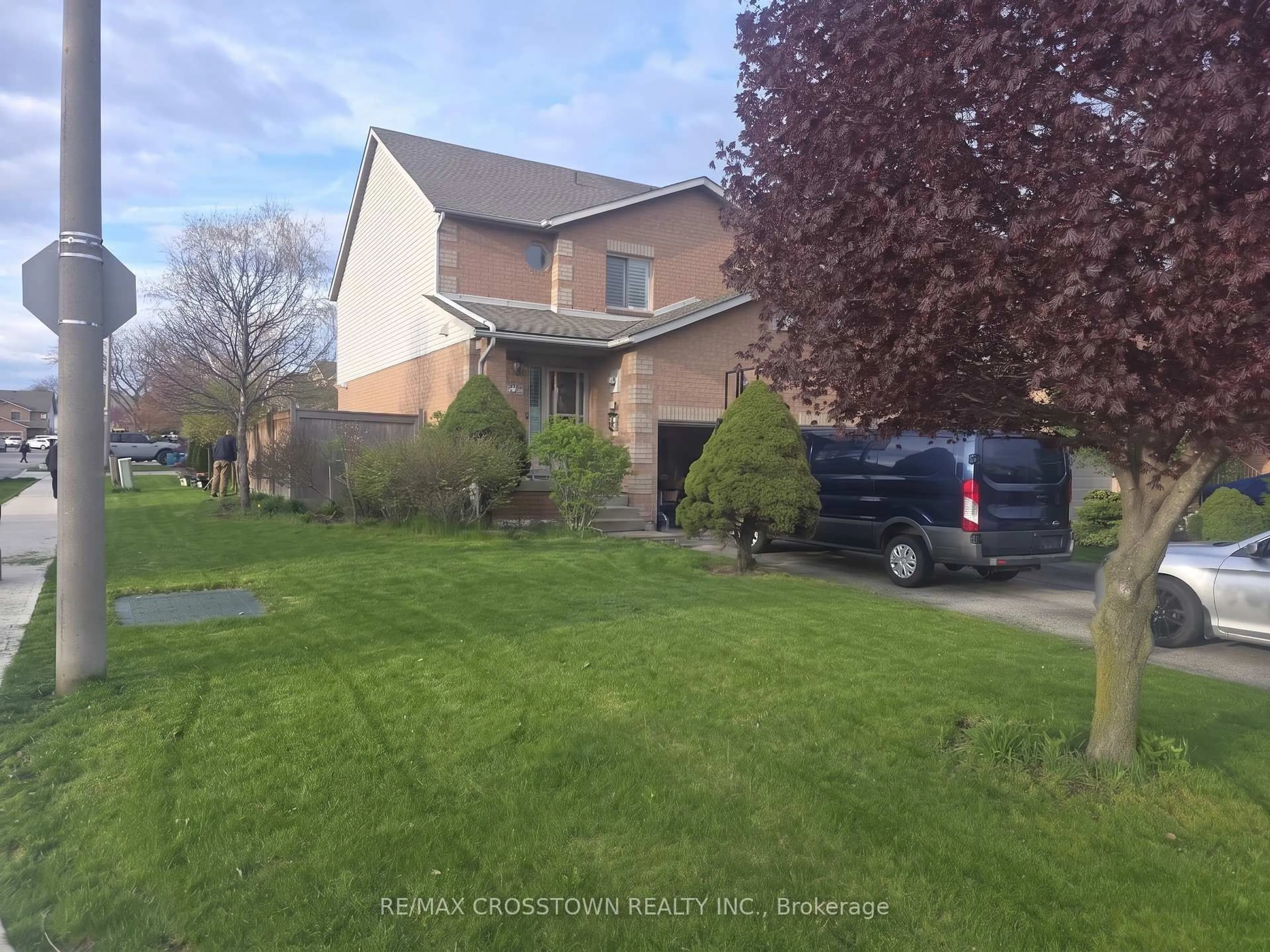A pic from outside/outdoor area/front of a property/back of a property/a pic from drone, street for 125 Terni Blvd, Hamilton Ontario L8W 3W4