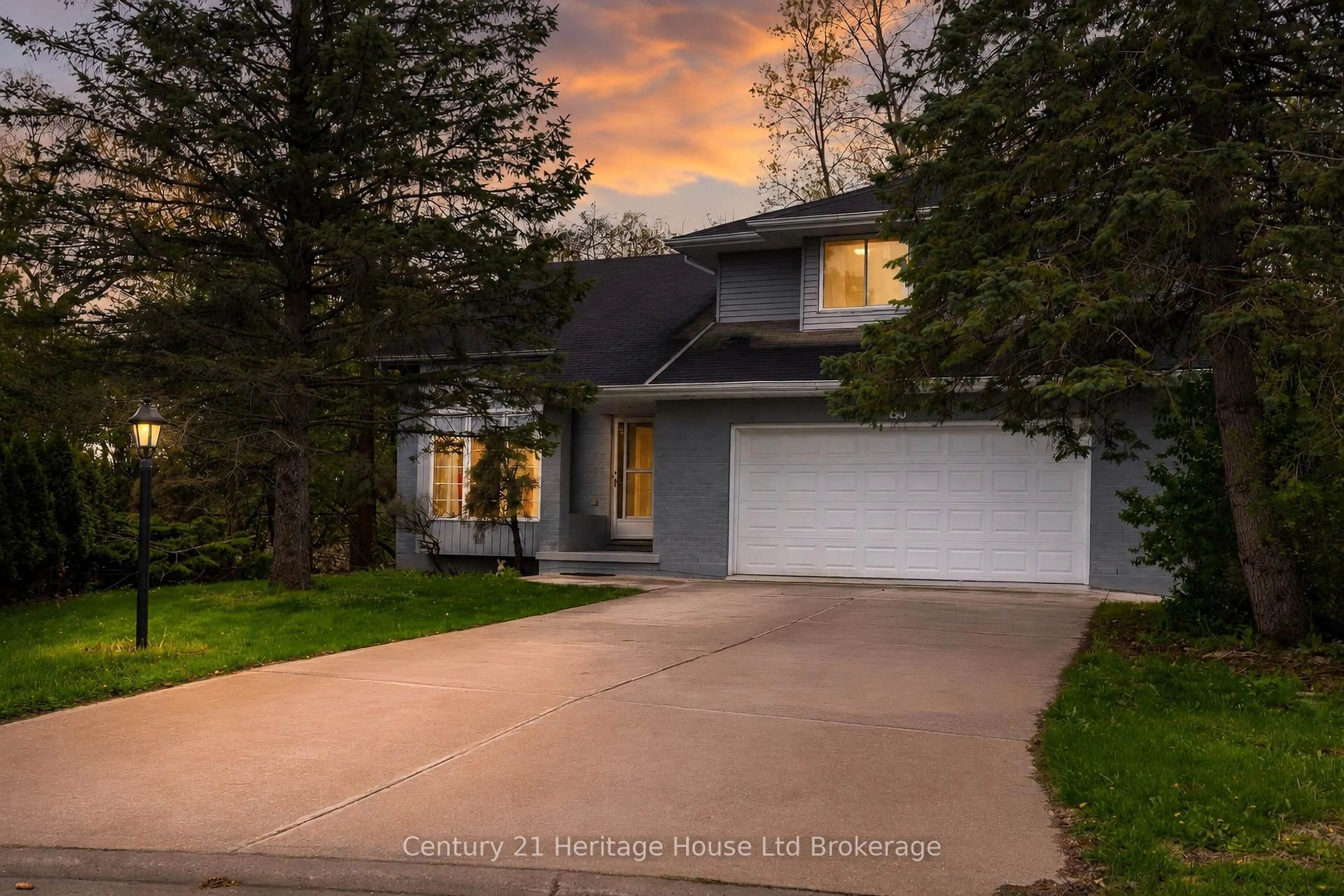 A pic from outside/outdoor area/front of a property/back of a property/a pic from drone, street for 86 Lysanda Crt, London South Ontario N5Z 4L4