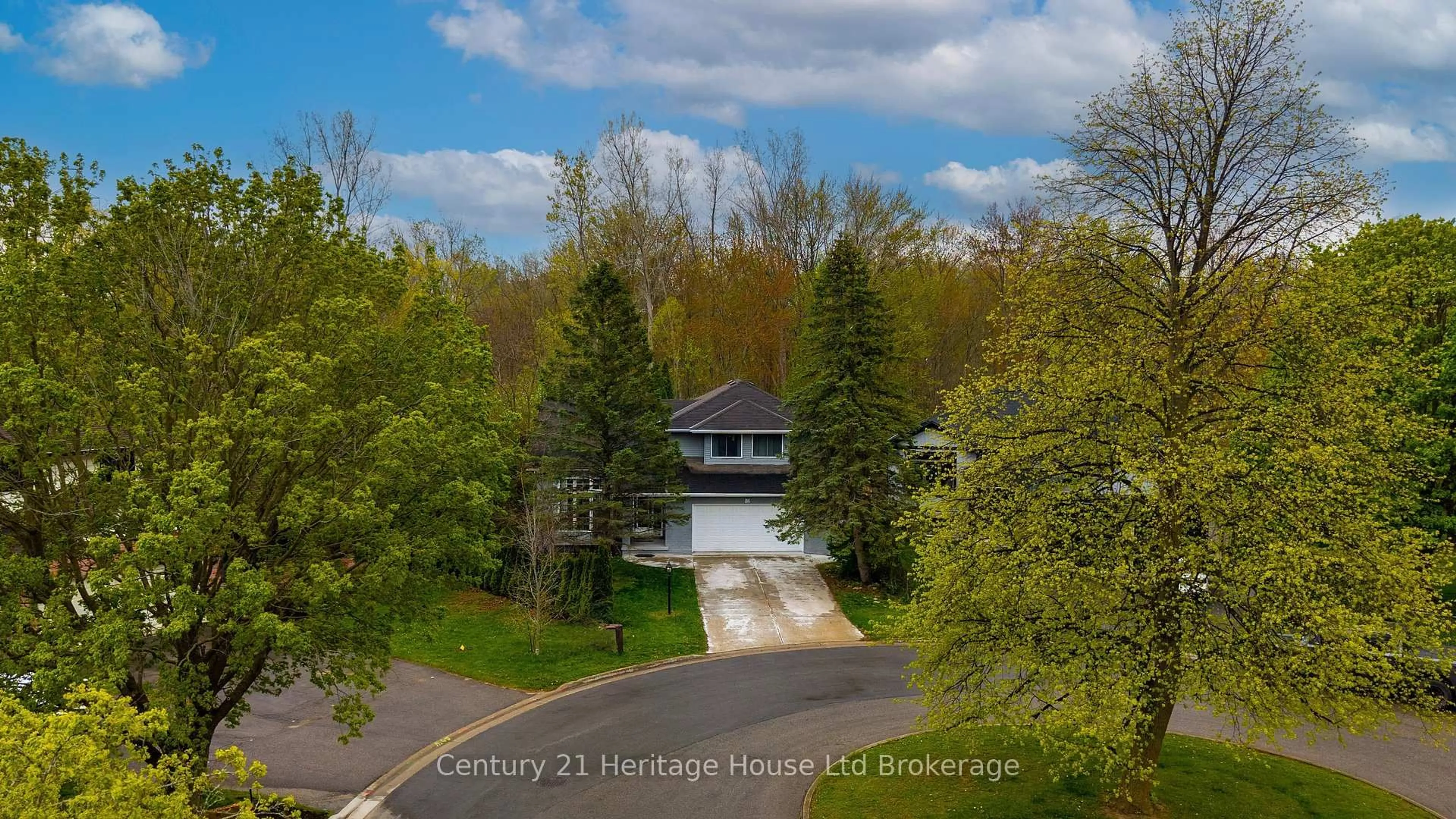 A pic from outside/outdoor area/front of a property/back of a property/a pic from drone, water/lake/river/ocean view for 86 Lysanda Crt, London South Ontario N5Z 4L4