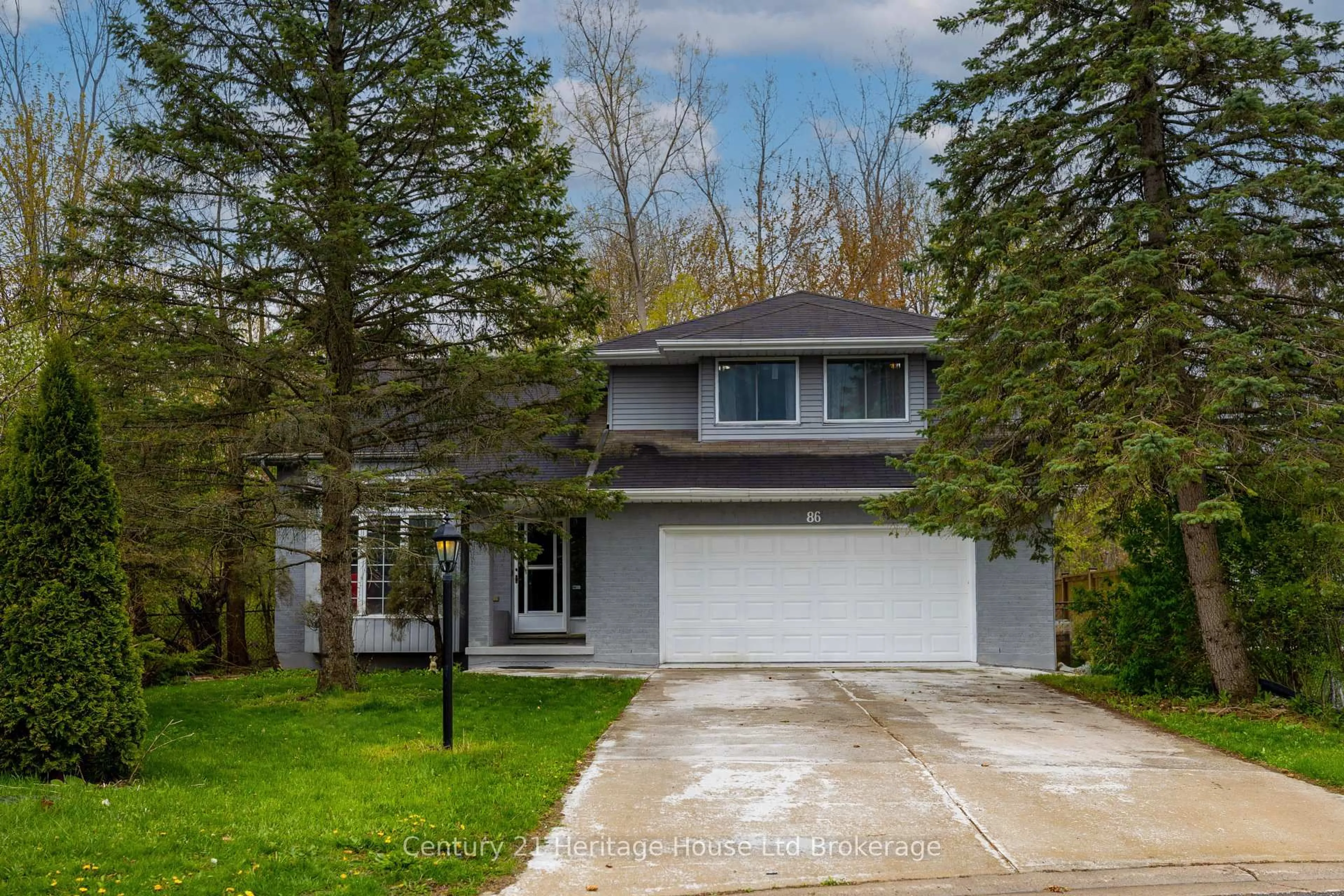 Home with vinyl exterior material, street for 86 Lysanda Crt, London South Ontario N5Z 4L4
