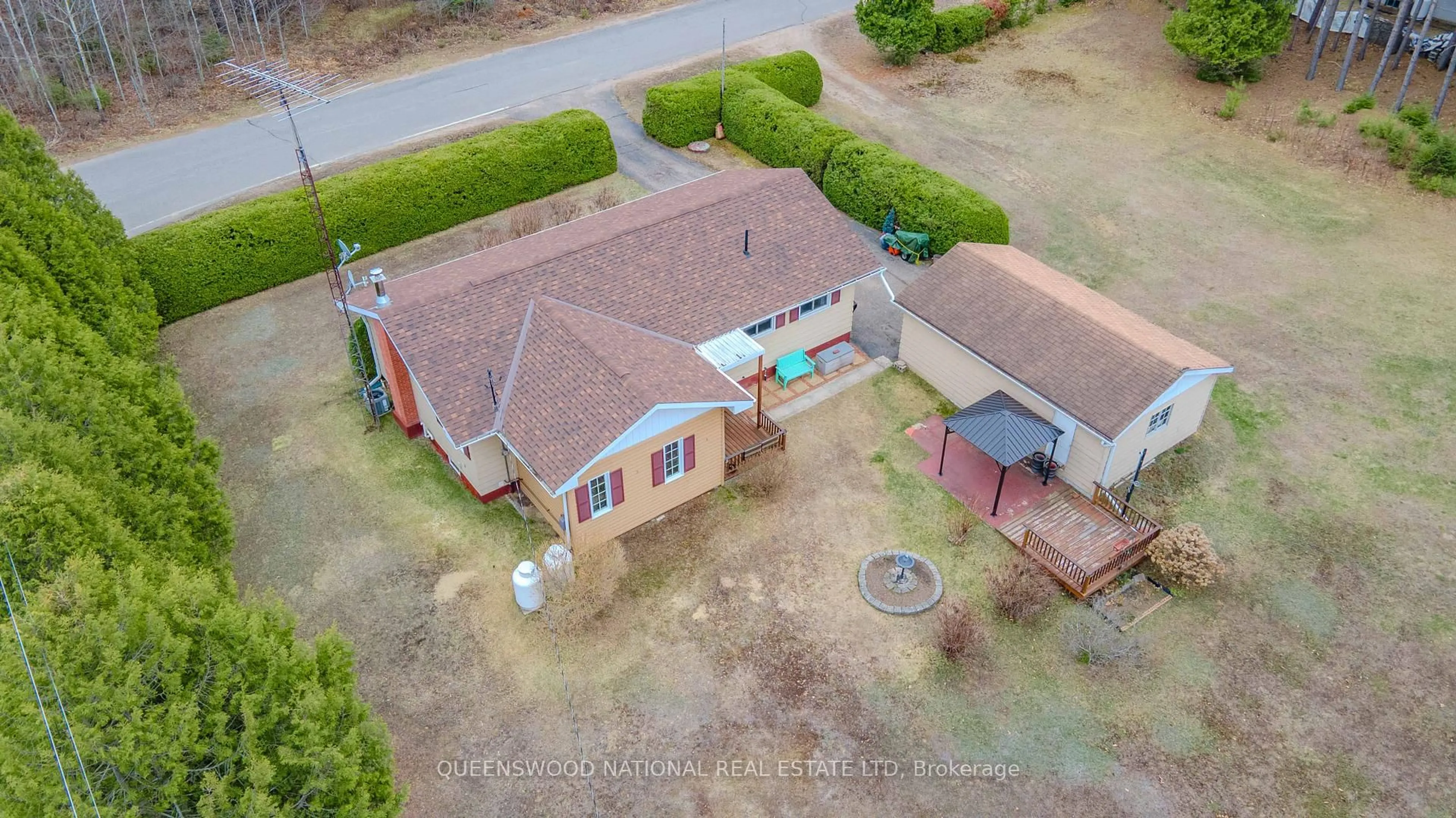 A pic from outside/outdoor area/front of a property/back of a property/a pic from drone, building for 121 Sandhill Dr, Barry's Bay Ontario K0J 1B0