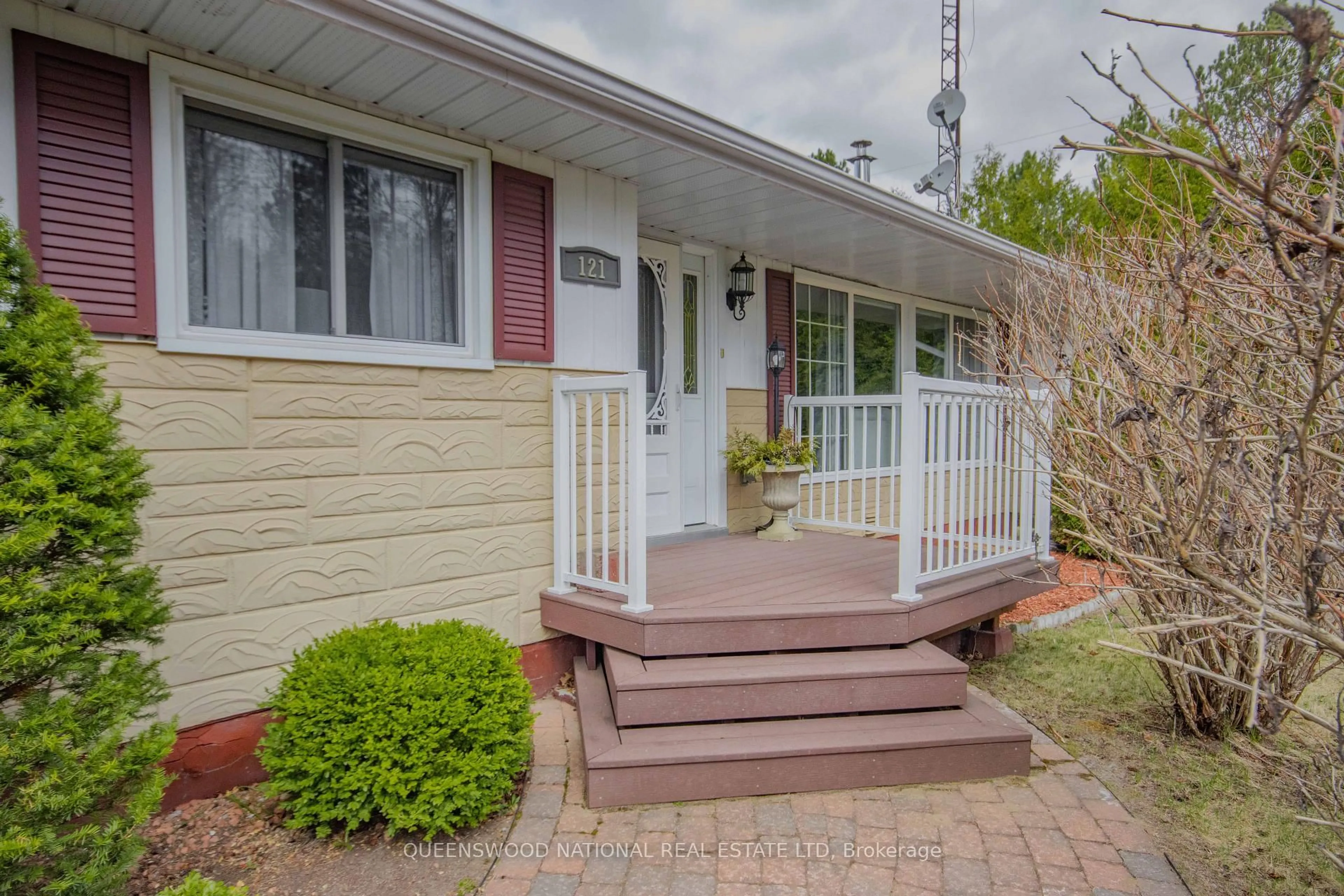 Home with vinyl exterior material, street for 121 Sandhill Dr, Barry's Bay Ontario K0J 1B0