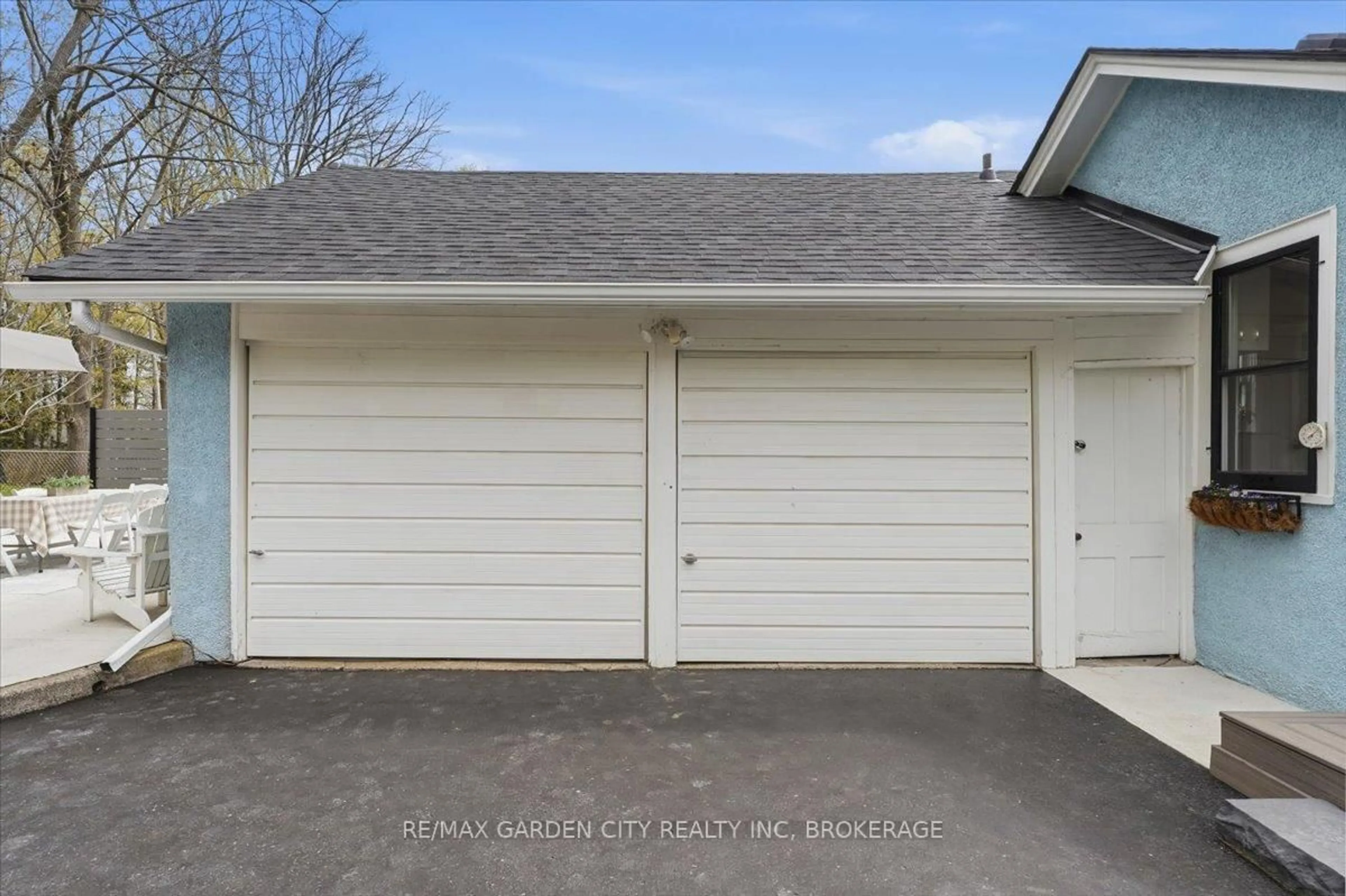 Indoor garage for 3634 Cutler St, Fort Erie Ontario L0S 1N0
