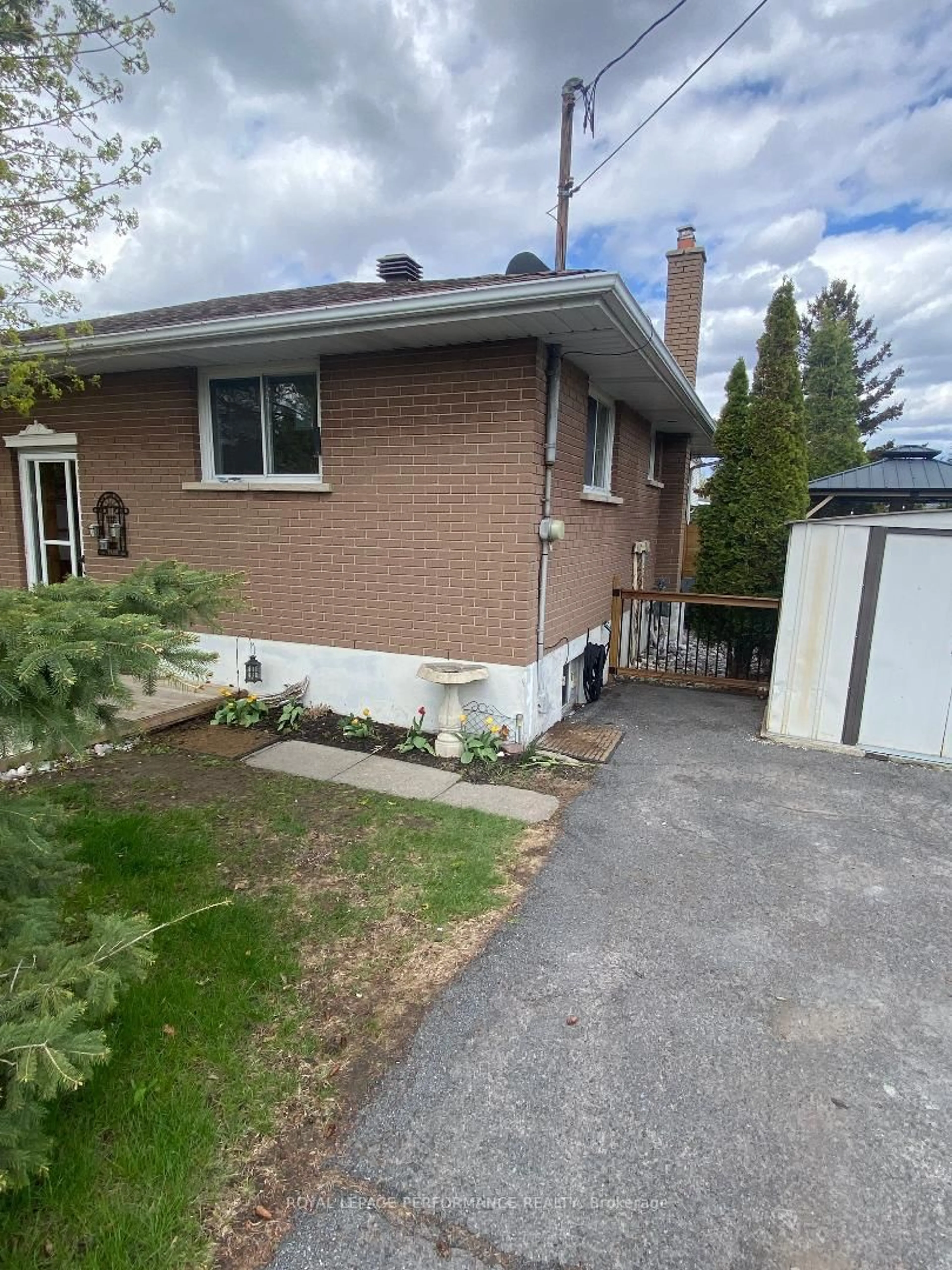A pic from outside/outdoor area/front of a property/back of a property/a pic from drone, street for 197 15th St, Cornwall Ontario K6J 3J9