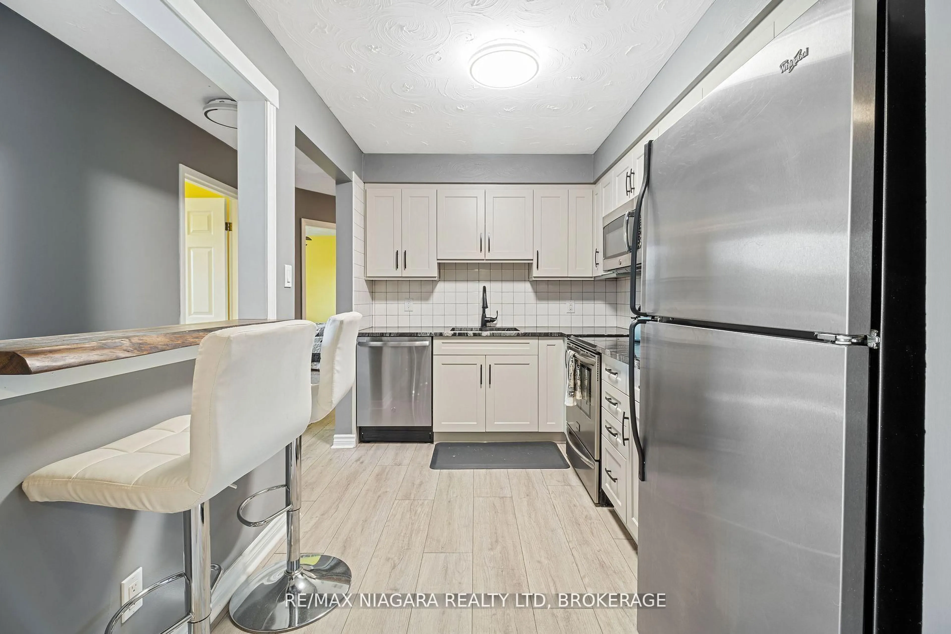 Standard kitchen, unknown for 78 Welland St #302, Thorold Ontario L2V 2C1