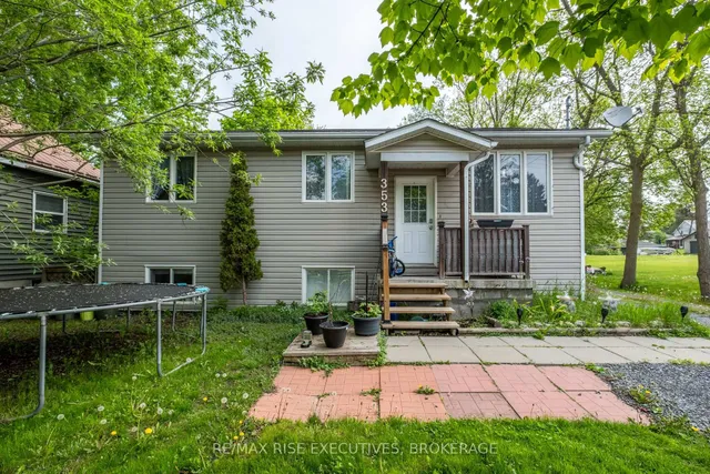 353 Charles St, Gananoque 2