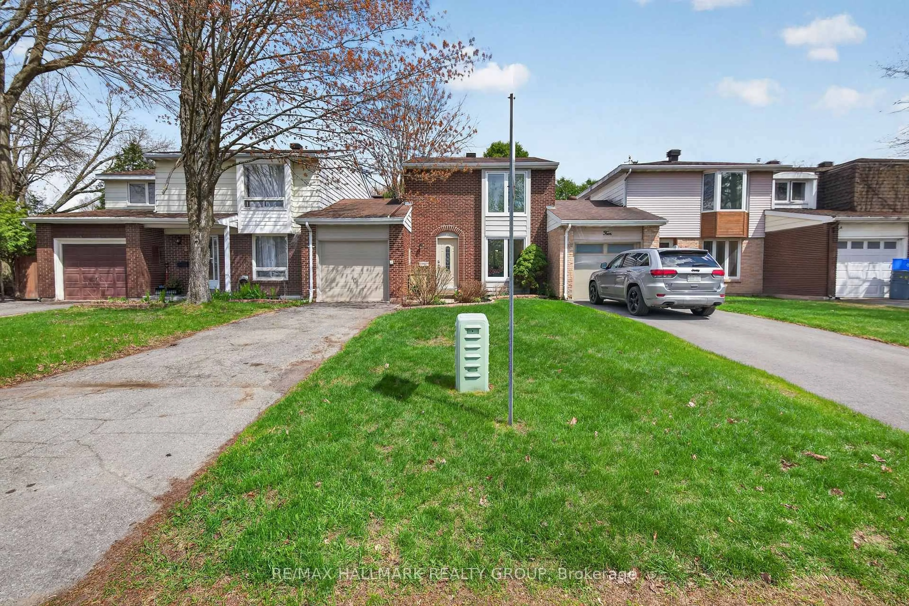 Unknown for 6 Beddoe Lane, Gloucester Ontario K1B 3Y1