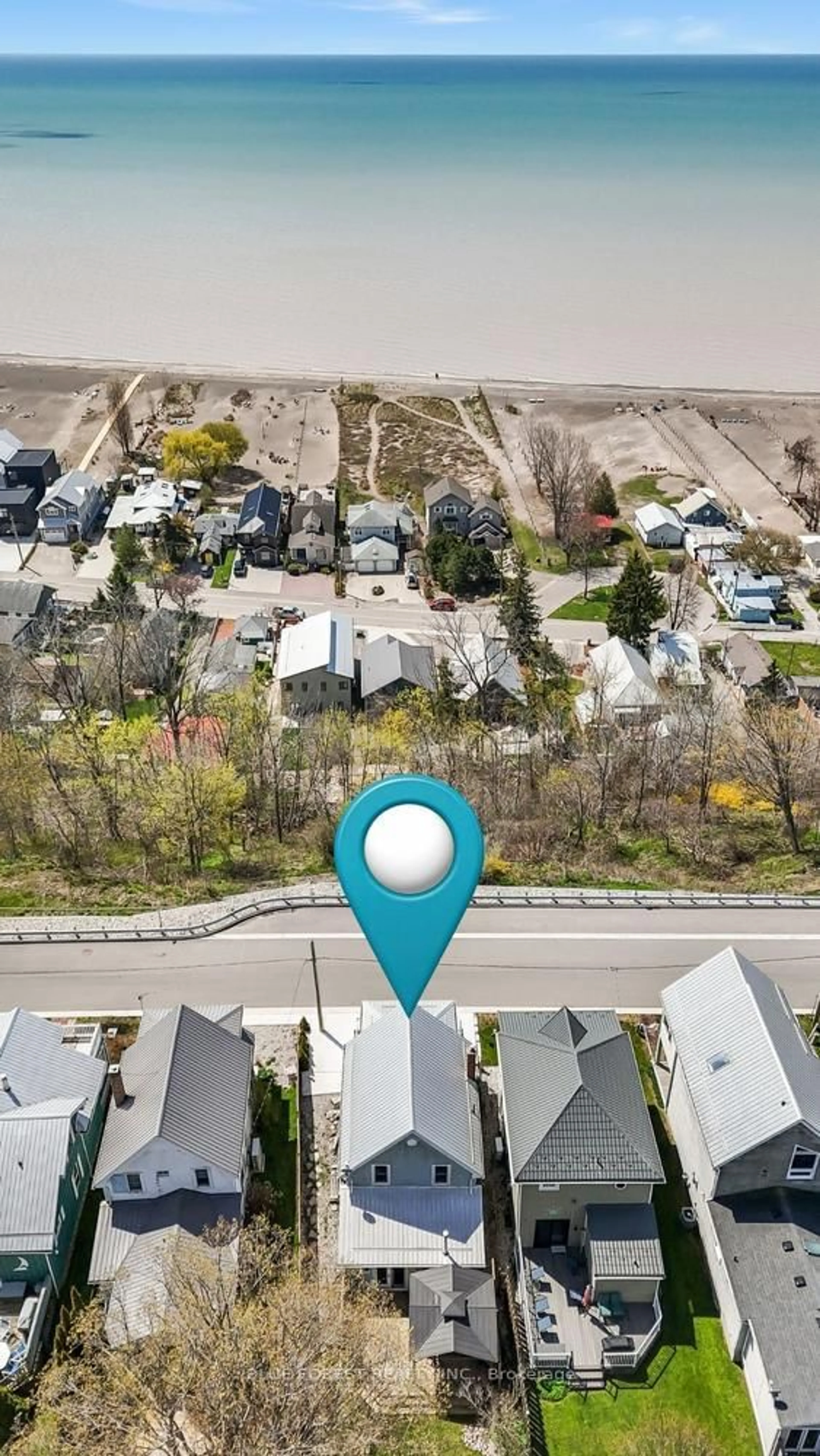 A pic from outside/outdoor area/front of a property/back of a property/a pic from drone, street for 413 Front St, Central Elgin Ontario N5L 1G2
