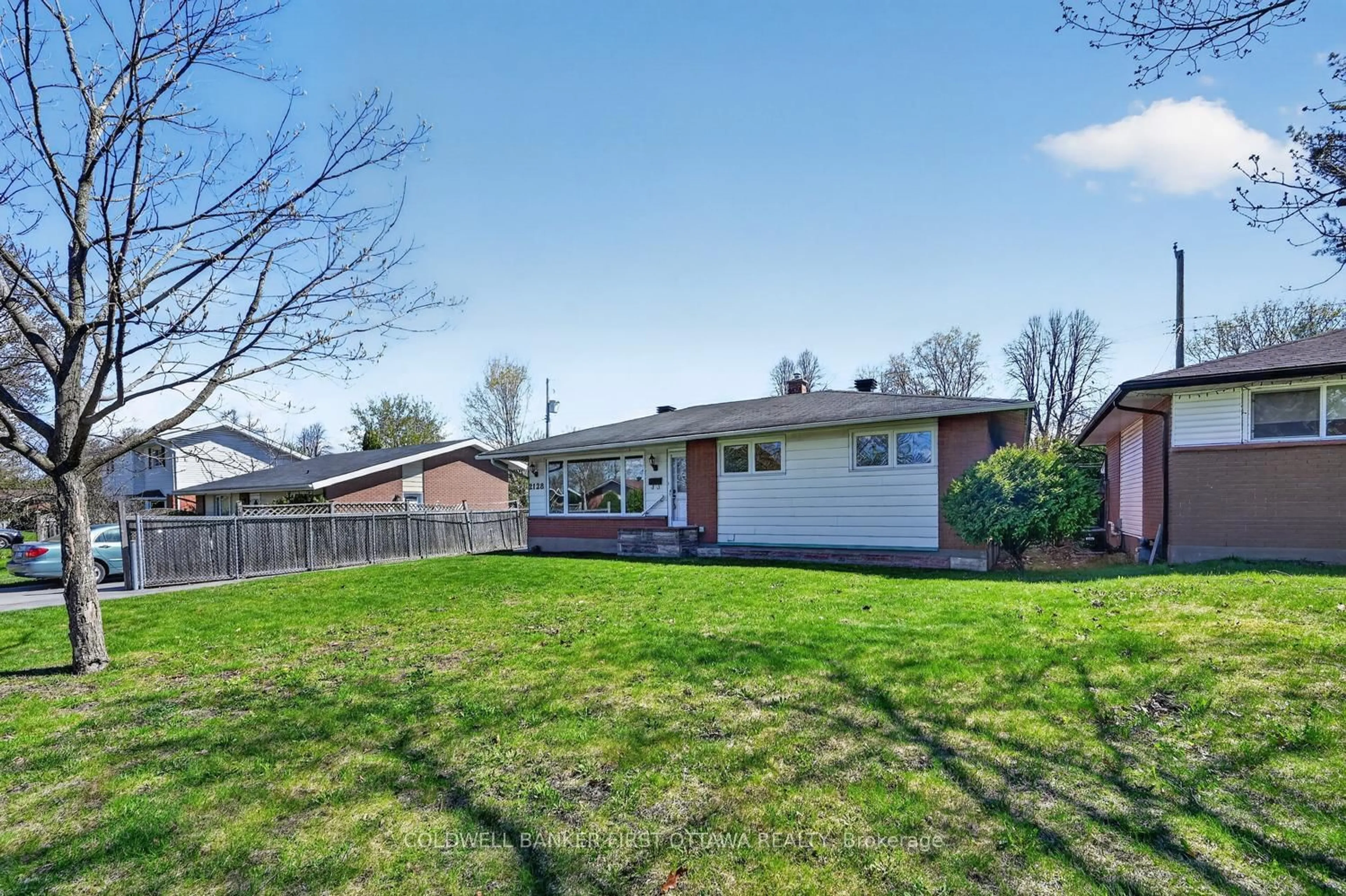A pic from outside/outdoor area/front of a property/back of a property/a pic from drone, street for 2128 Kingsley Rd, Ottawa Ontario K2C 2X5