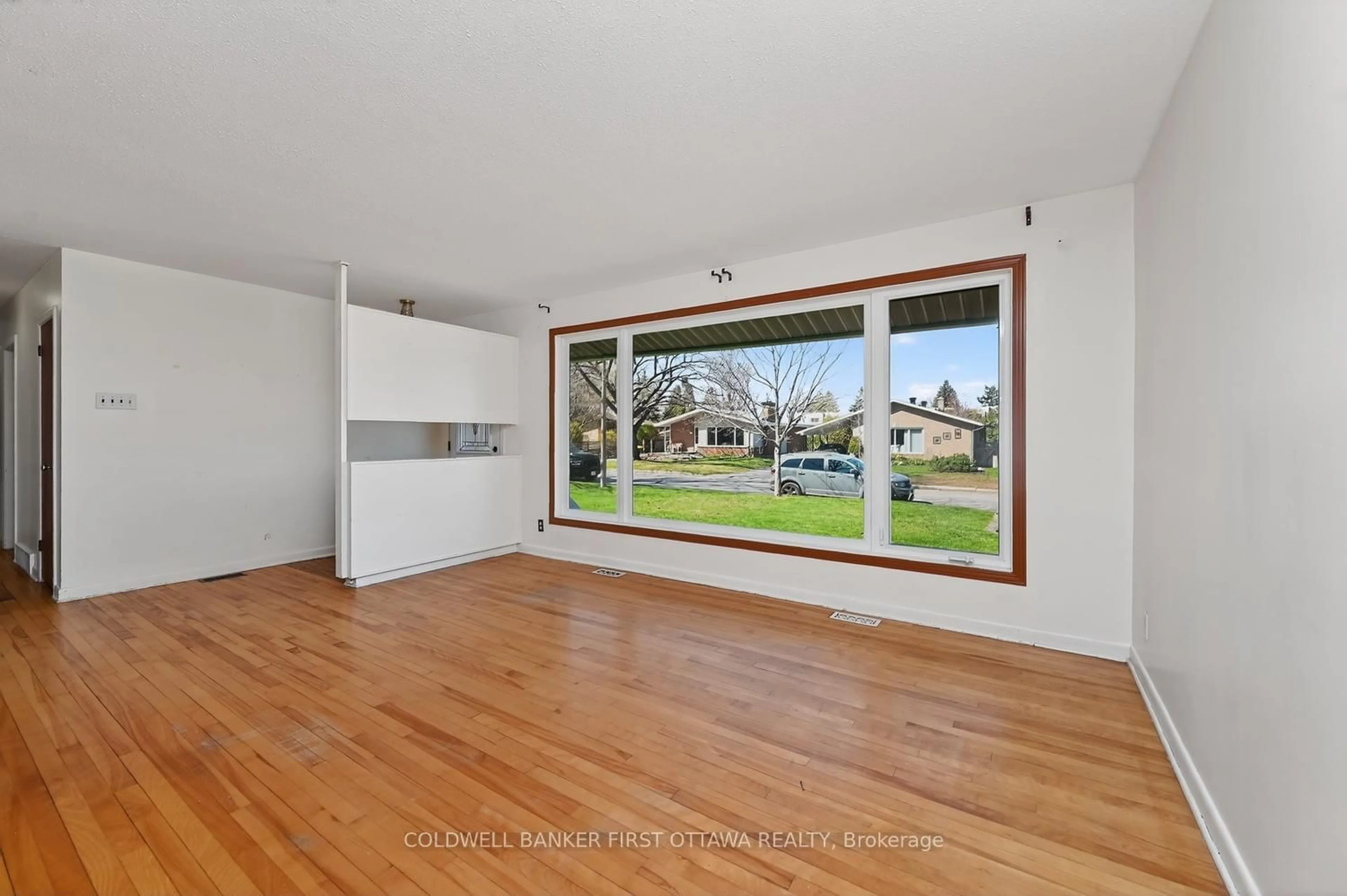 A pic of a room for 2128 Kingsley Rd, Ottawa Ontario K2C 2X5