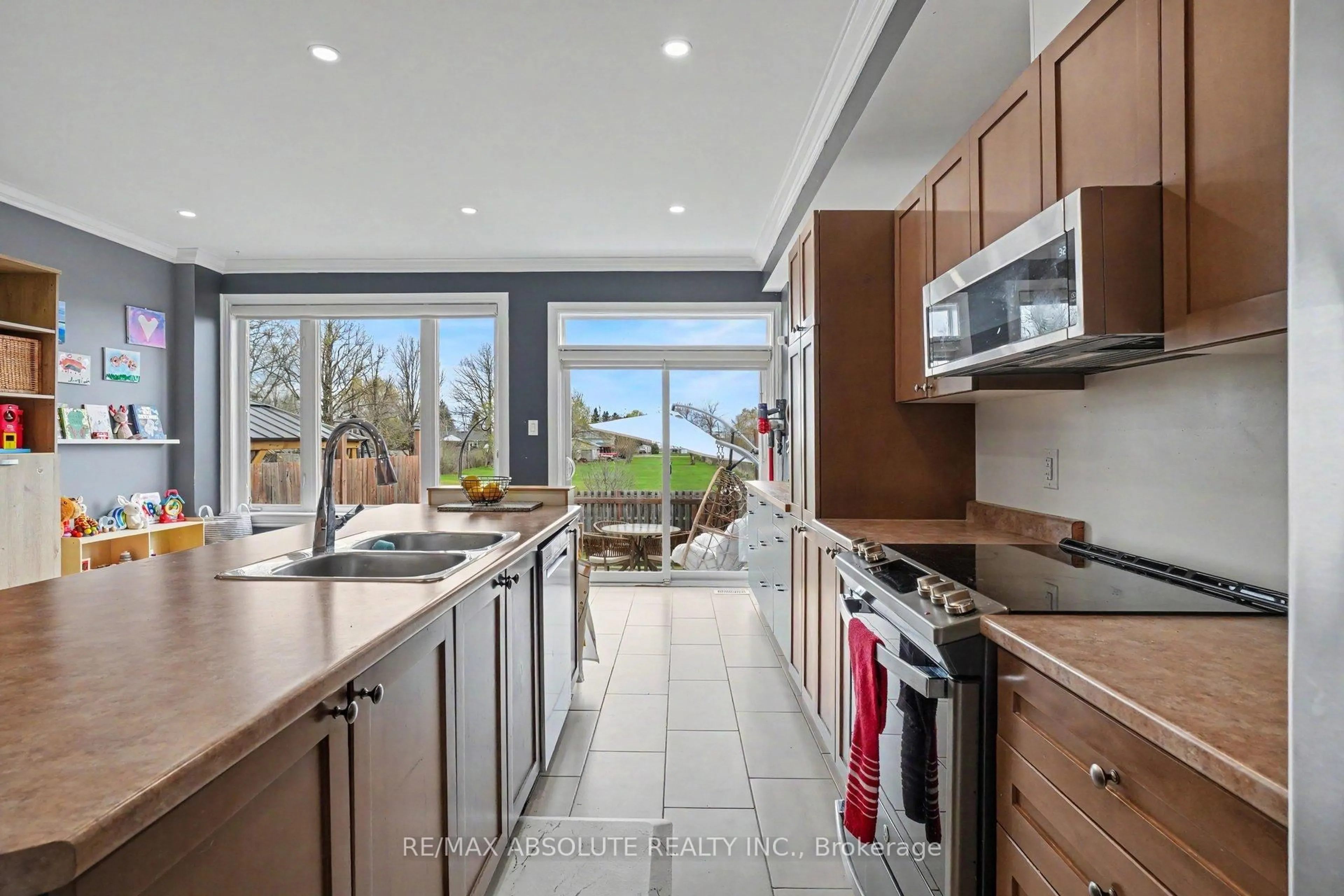 Open concept kitchen, ceramic/tile floor for 185 Desmond Trudeau Dr, Arnprior Ontario K7S 0H1