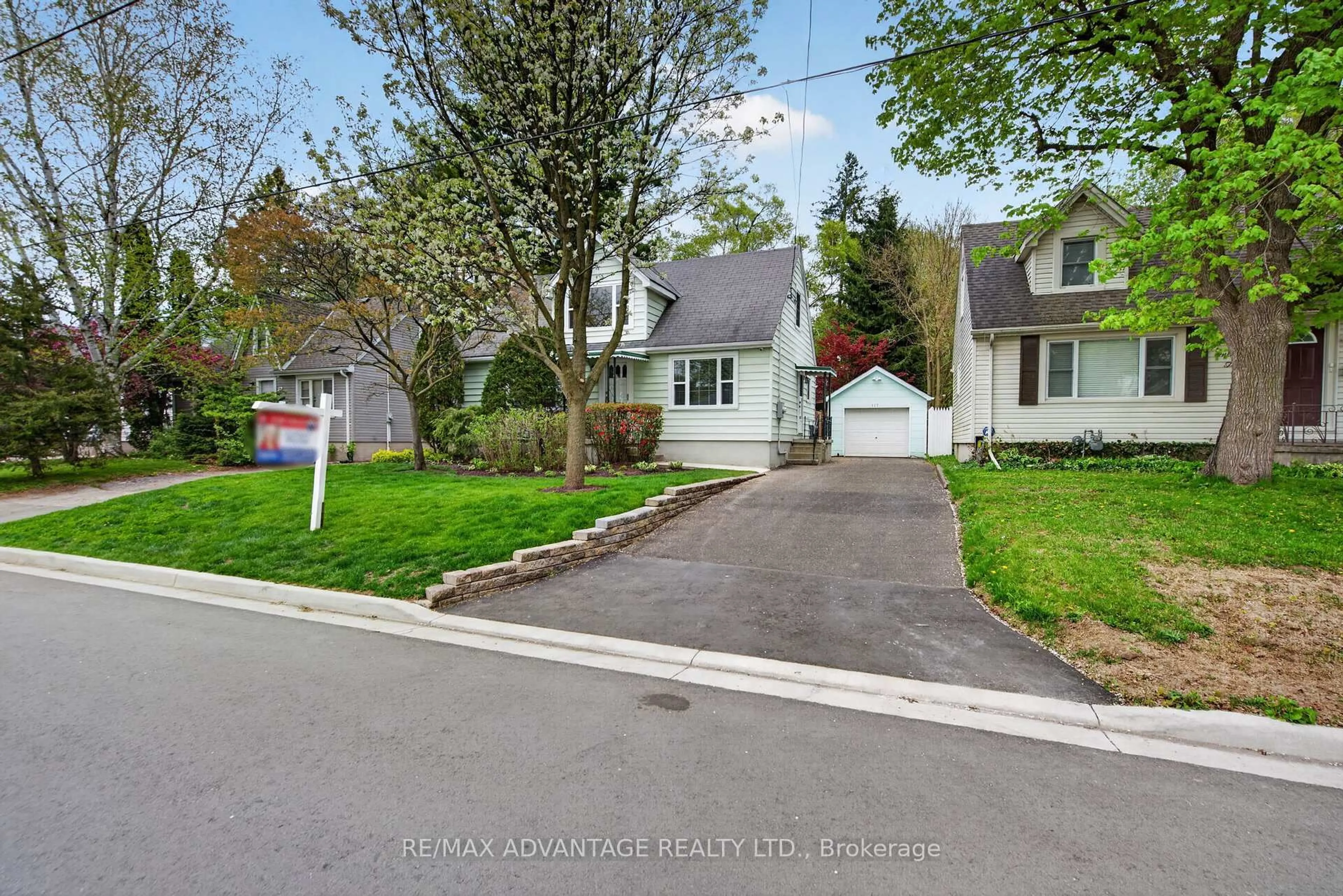 A pic from outside/outdoor area/front of a property/back of a property/a pic from drone, street for 127 Foster Ave, London North Ontario N6H 2L2