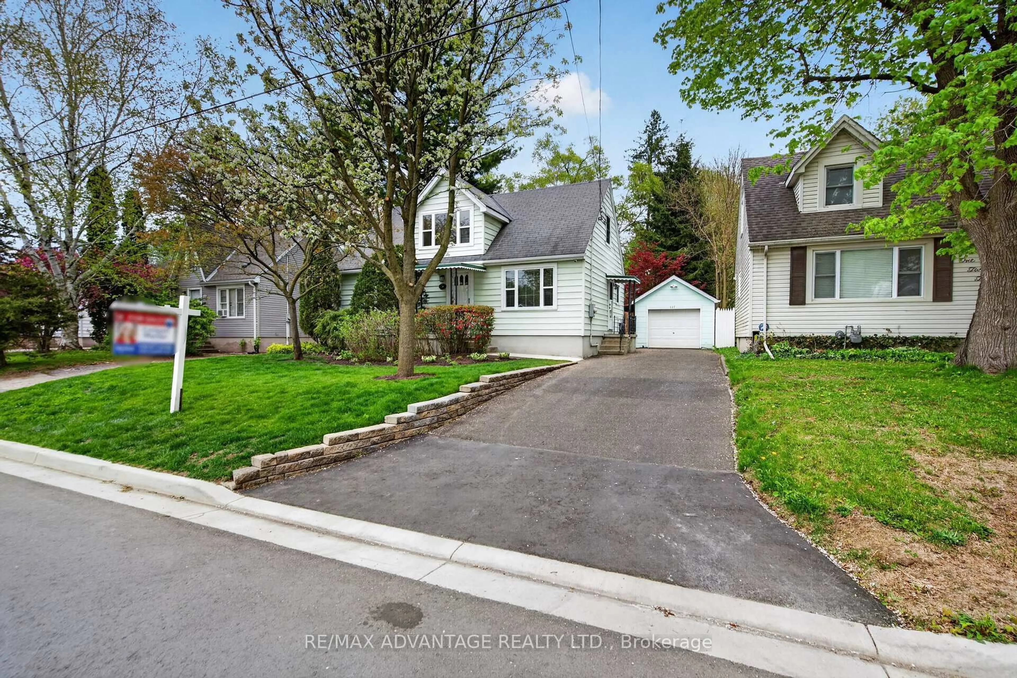 A pic from outside/outdoor area/front of a property/back of a property/a pic from drone, street for 127 Foster Ave, London North Ontario N6H 2L2