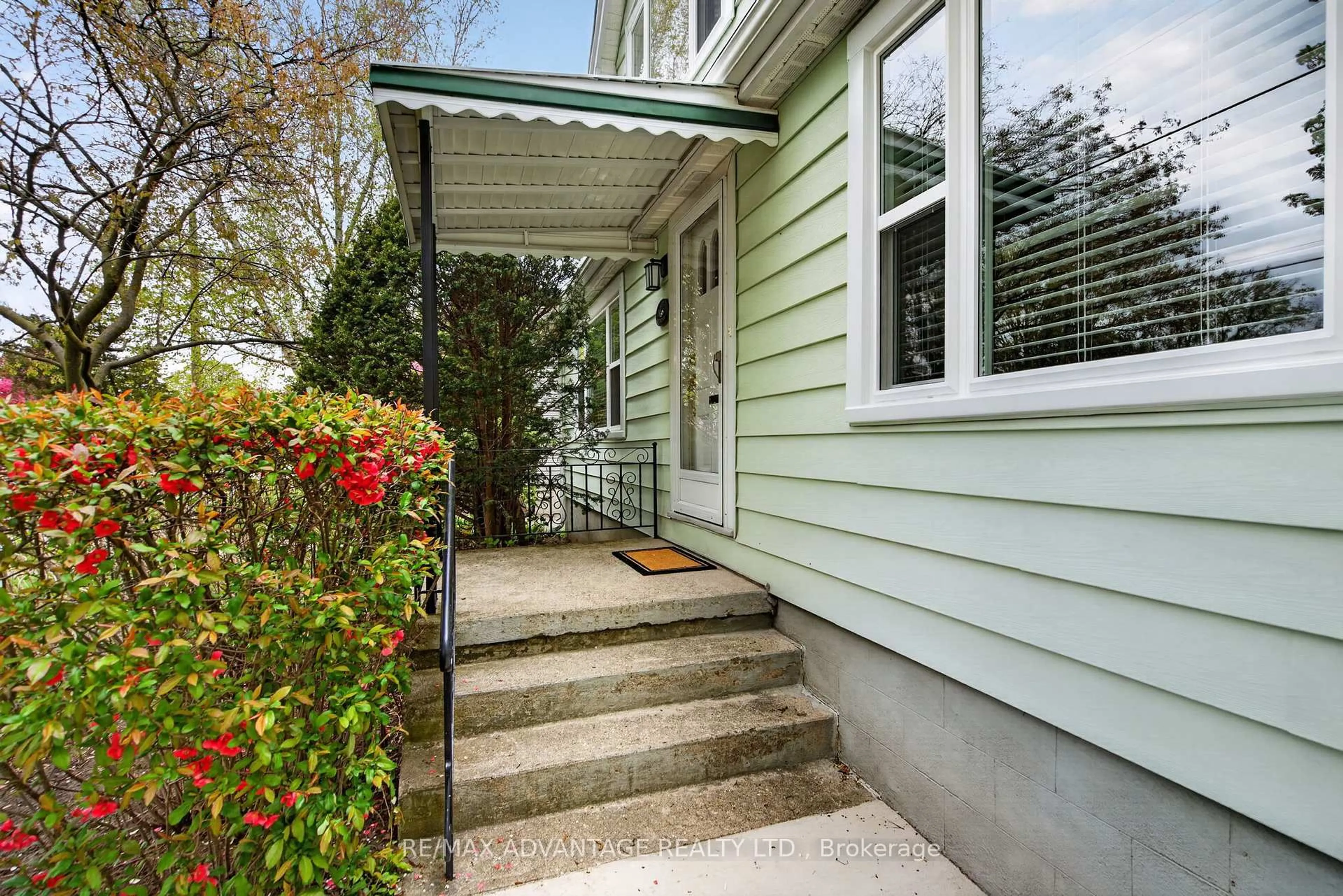 Home with vinyl exterior material, street for 127 Foster Ave, London North Ontario N6H 2L2