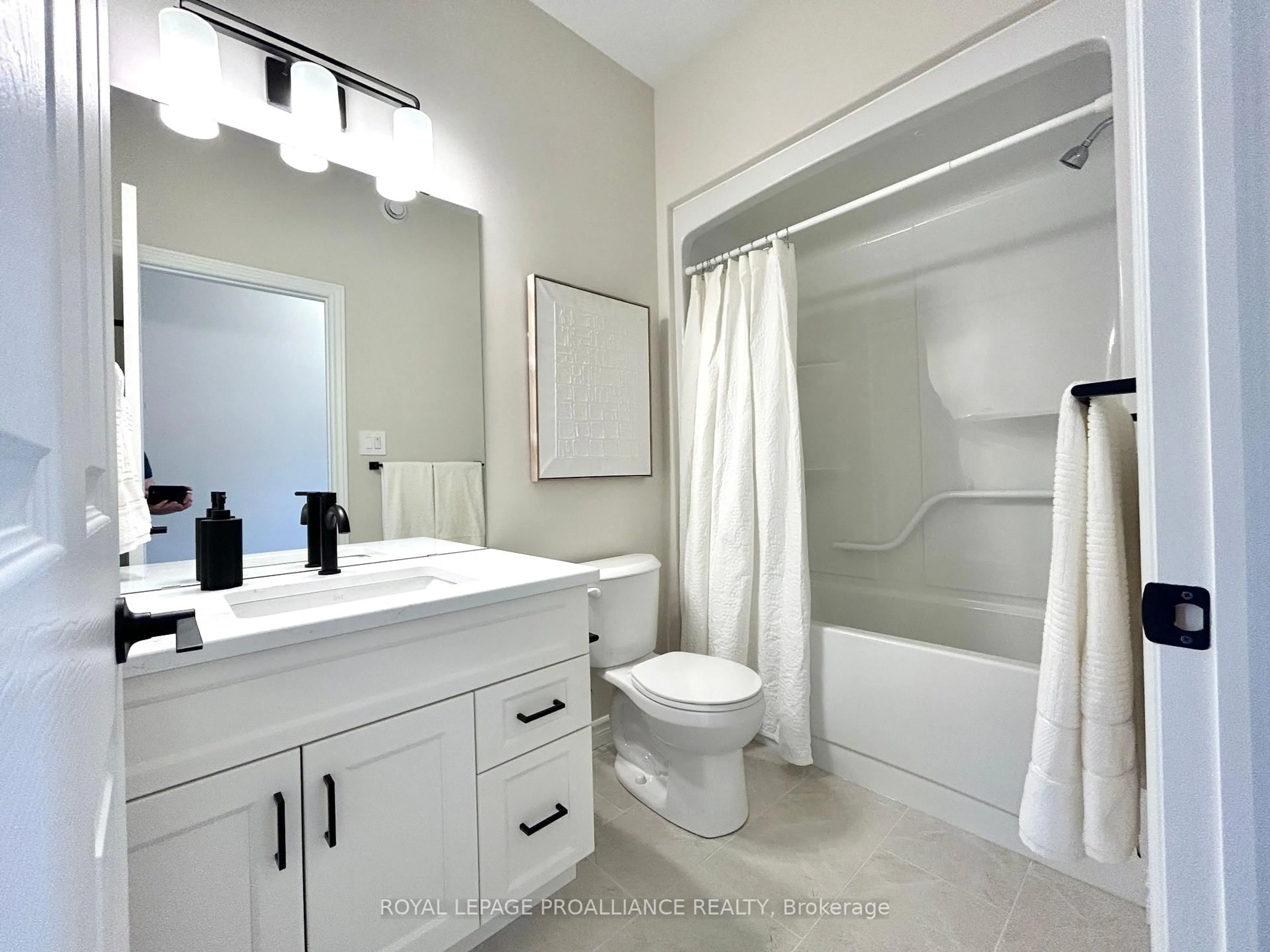 Standard bathroom, ceramic/tile floor for 83 Athabaska Dr, Belleville Ontario K8N 0T1