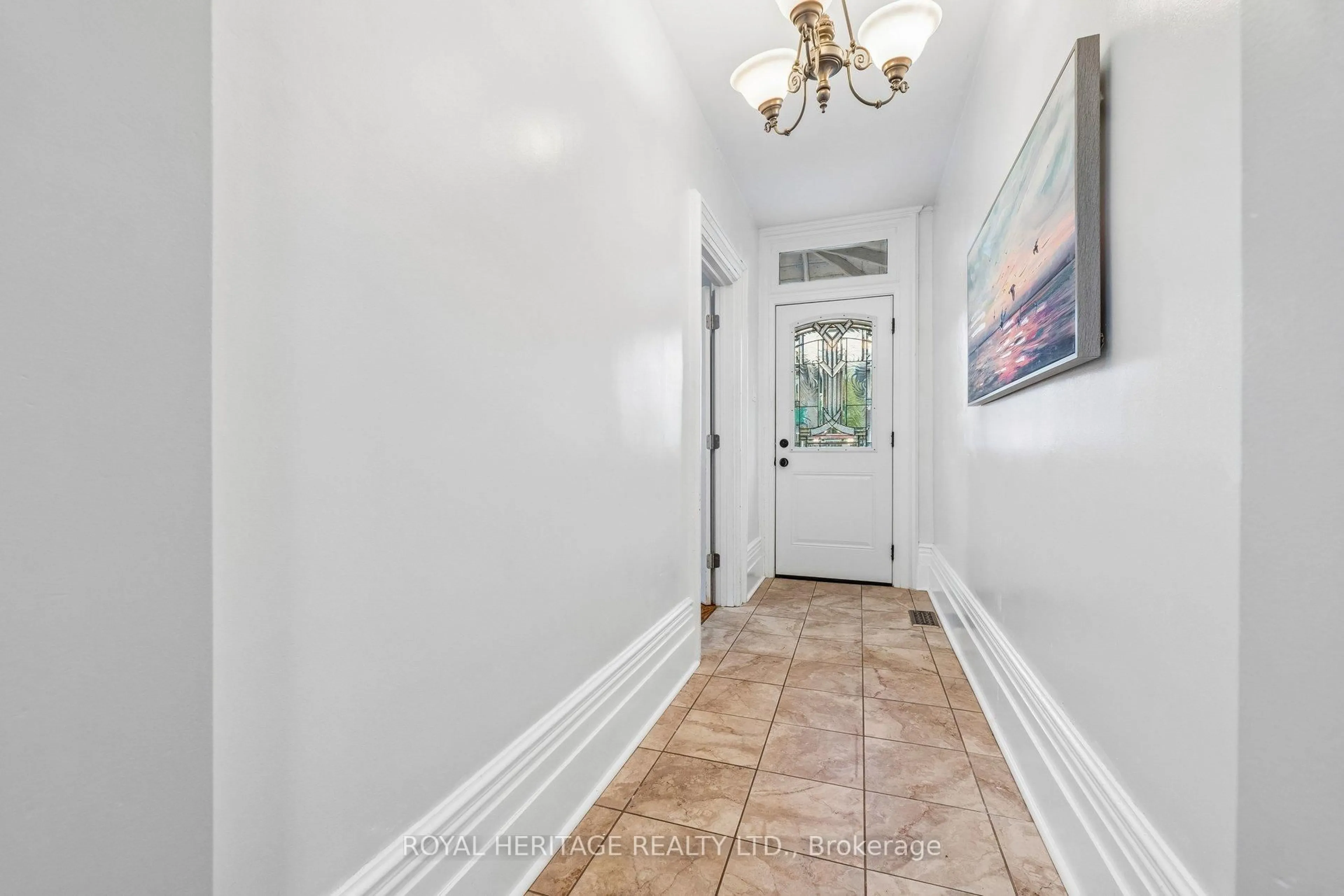 Indoor entryway for 505 Paterson St, Peterborough Ontario K9J 4P8