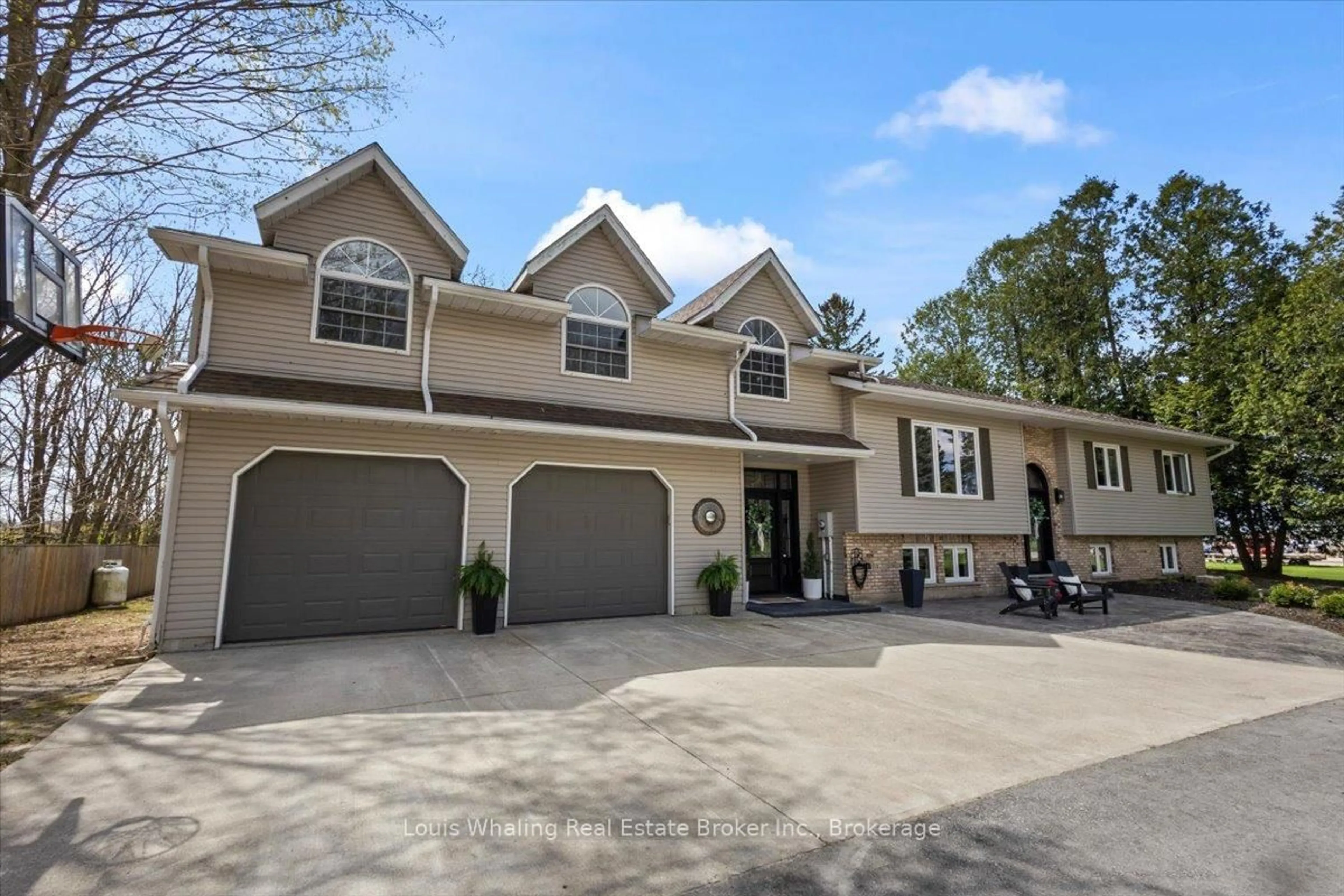 Indoor garage for 561022 Bentinck-Sullivan Townline, West Grey Ontario N0G 1L9