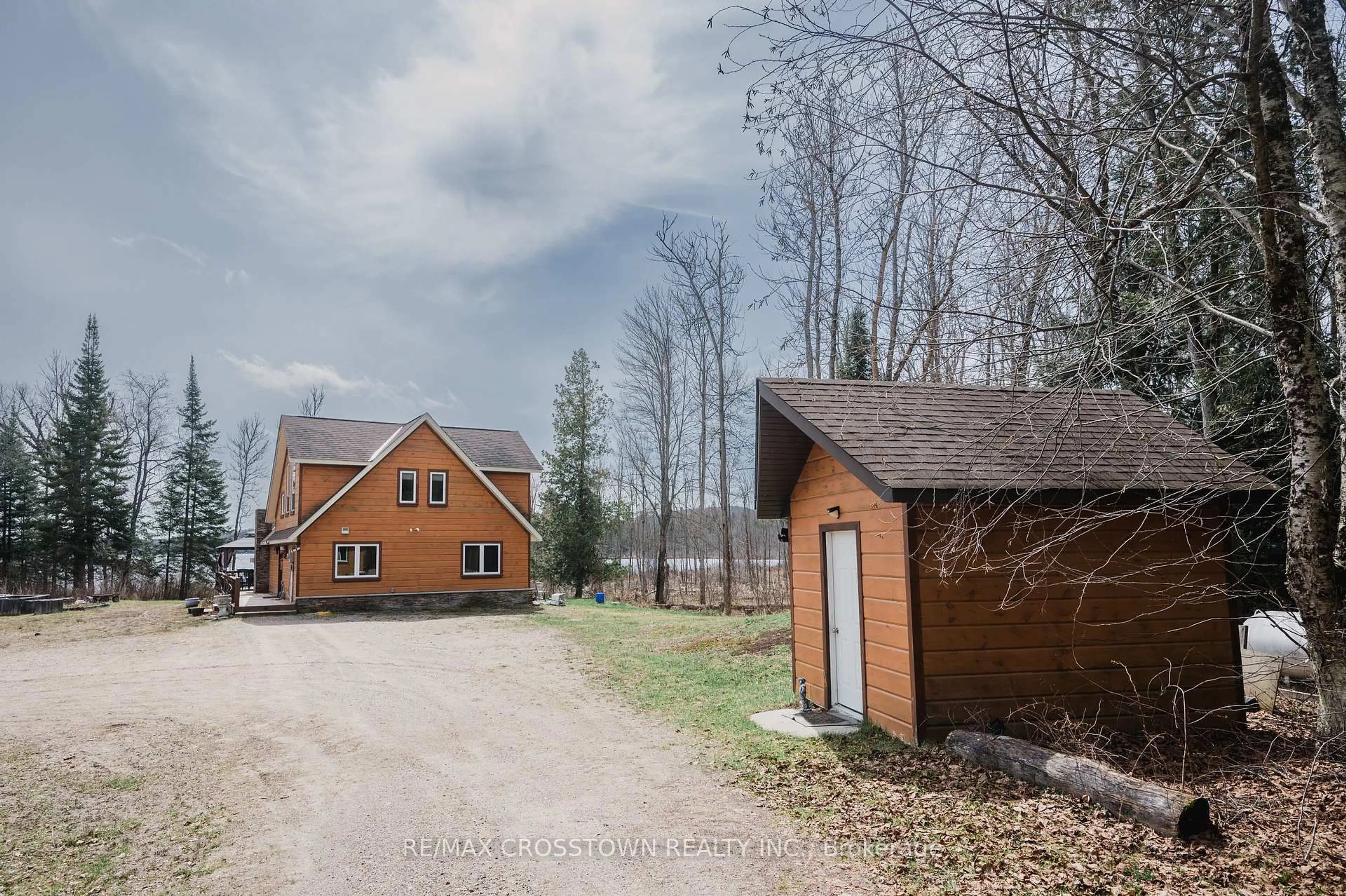 A pic from outside/outdoor area/front of a property/back of a property/a pic from drone, unknown for 1367 Pickerel And Jack Lake Rd, Burk's Falls Ontario P0A 2C0