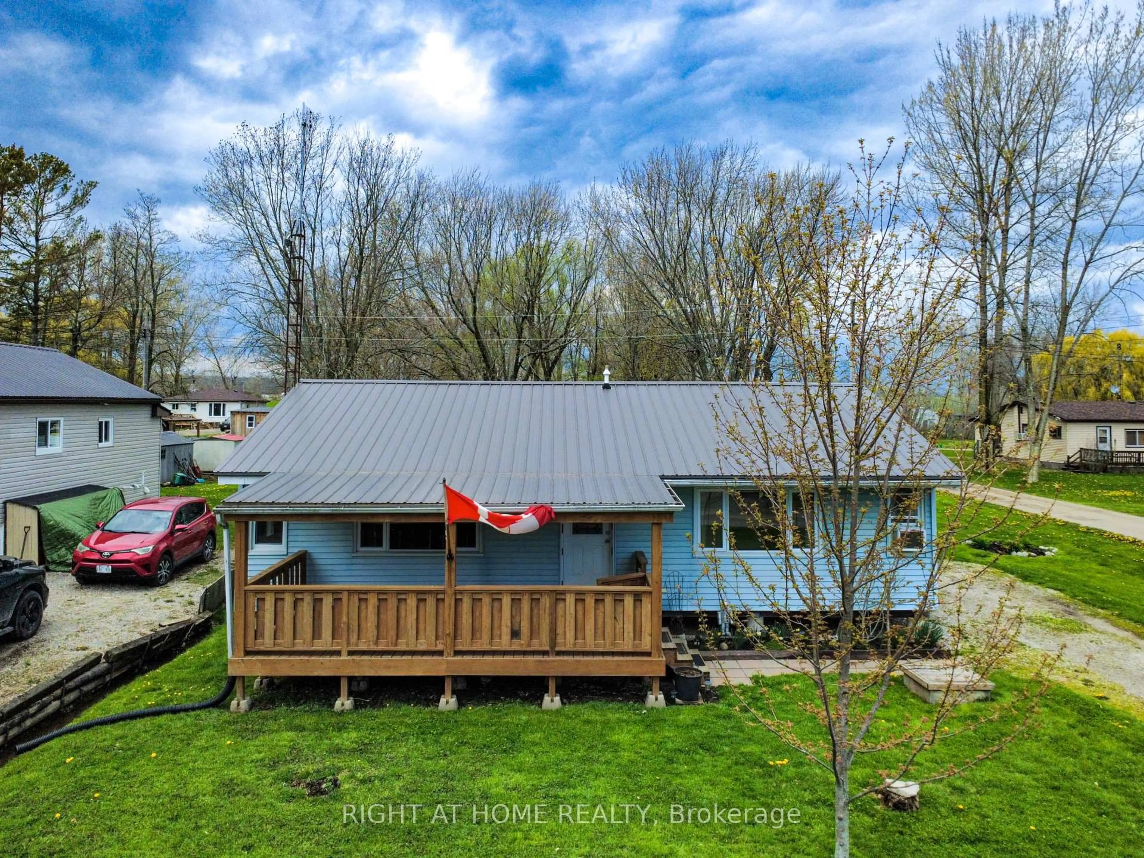 A pic from outside/outdoor area/front of a property/back of a property/a pic from drone, unknown for 21 Lakeview Lane, Haldimand Ontario N0A 1P0