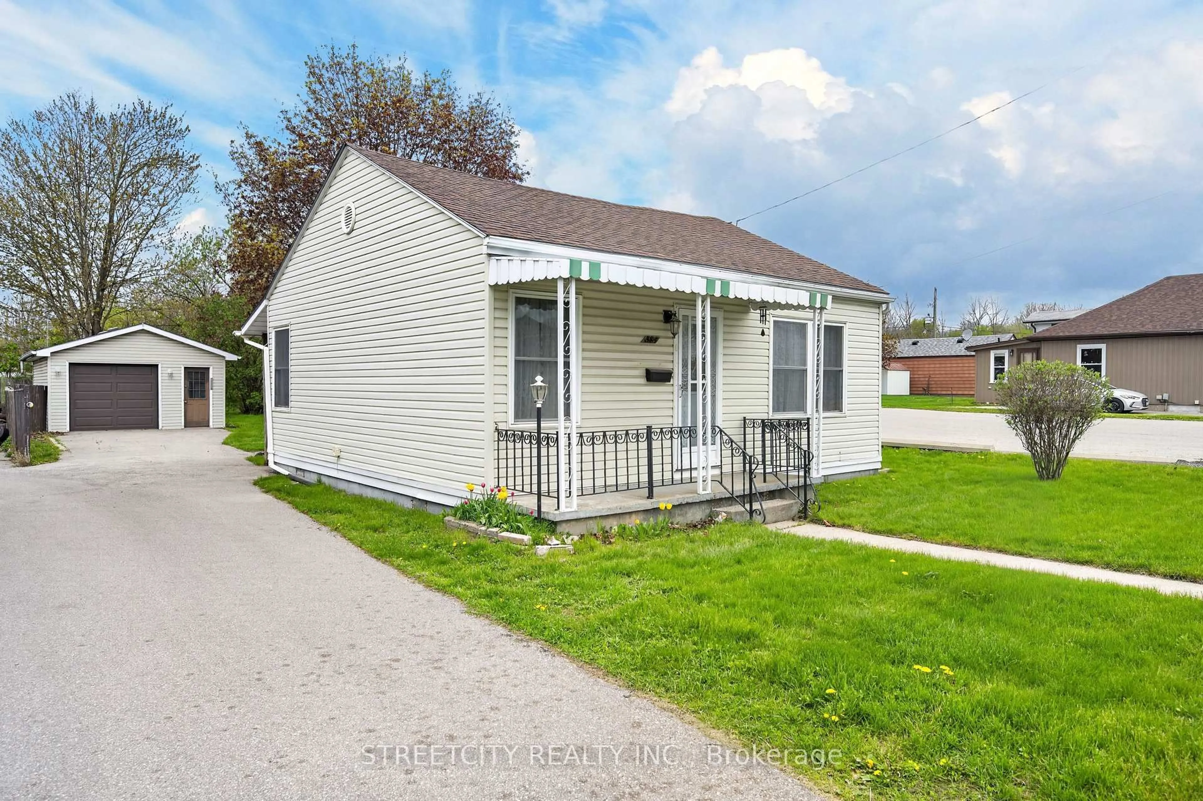 Unknown for 384 Brock St, Brantford Ontario N3S 5Y7