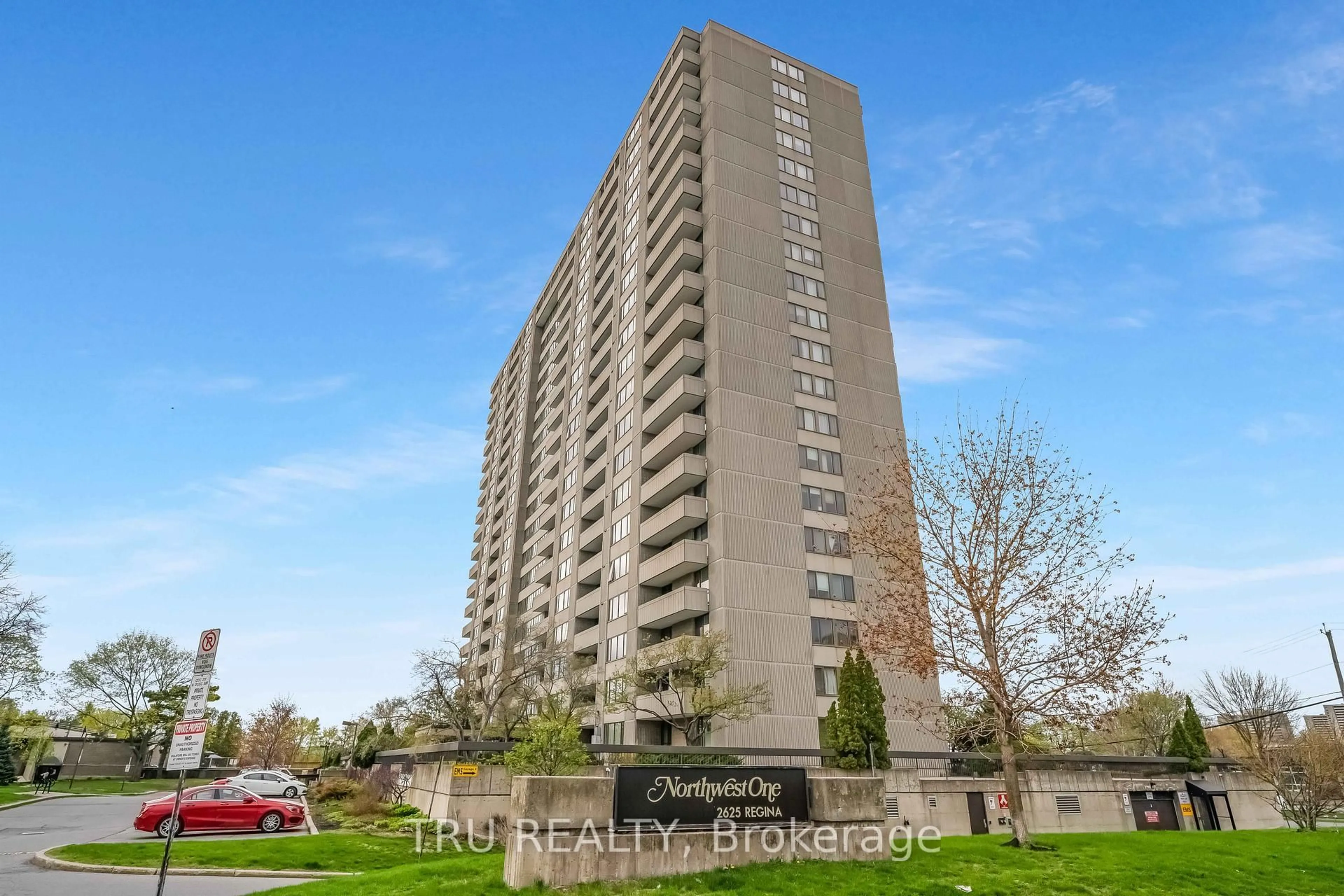 A pic from outside/outdoor area/front of a property/back of a property/a pic from drone, building for 2625 REGINA St #1504, Ottawa Ontario K2B 5W8