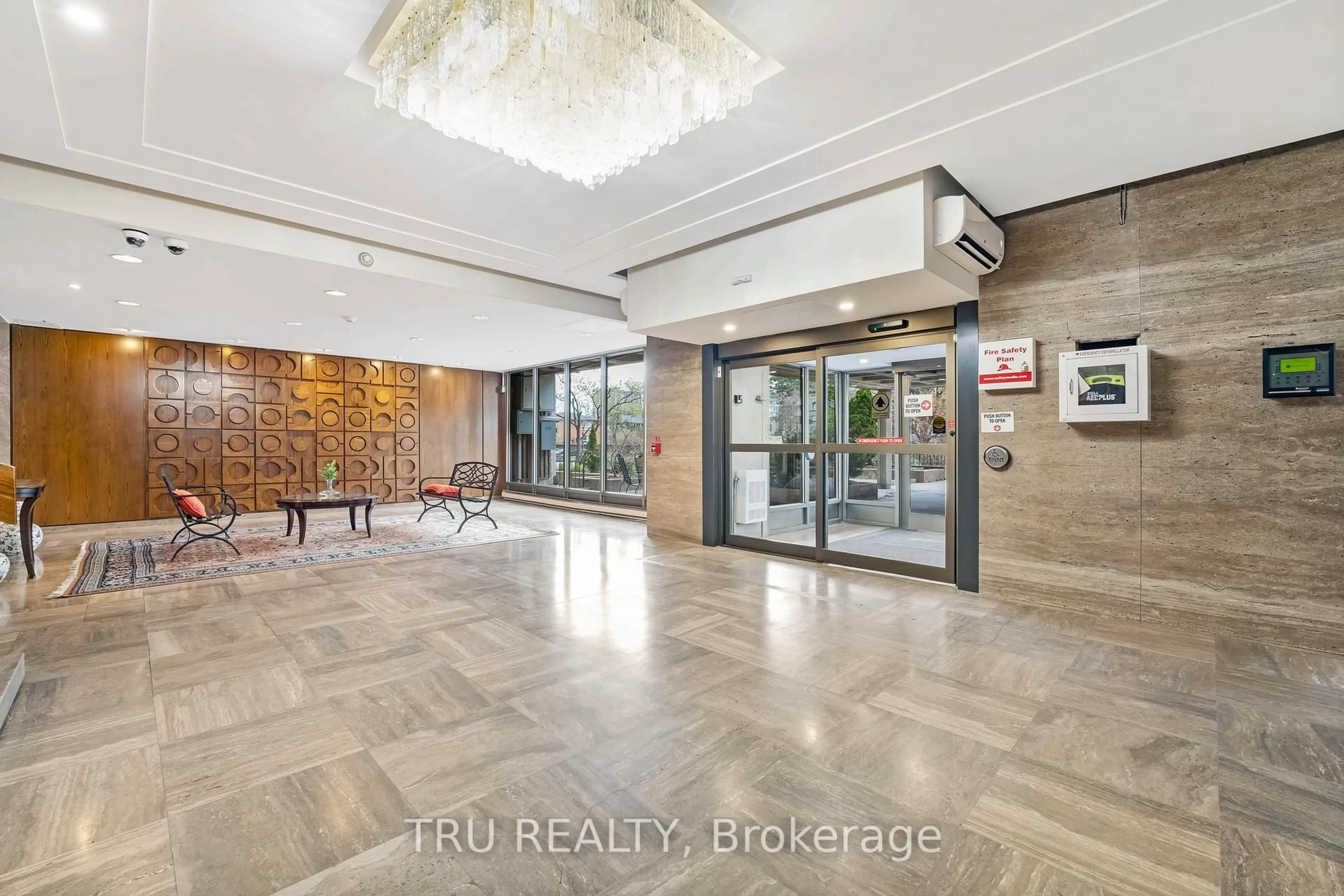 Lobby for 2625 REGINA St #1504, Ottawa Ontario K2B 5W8