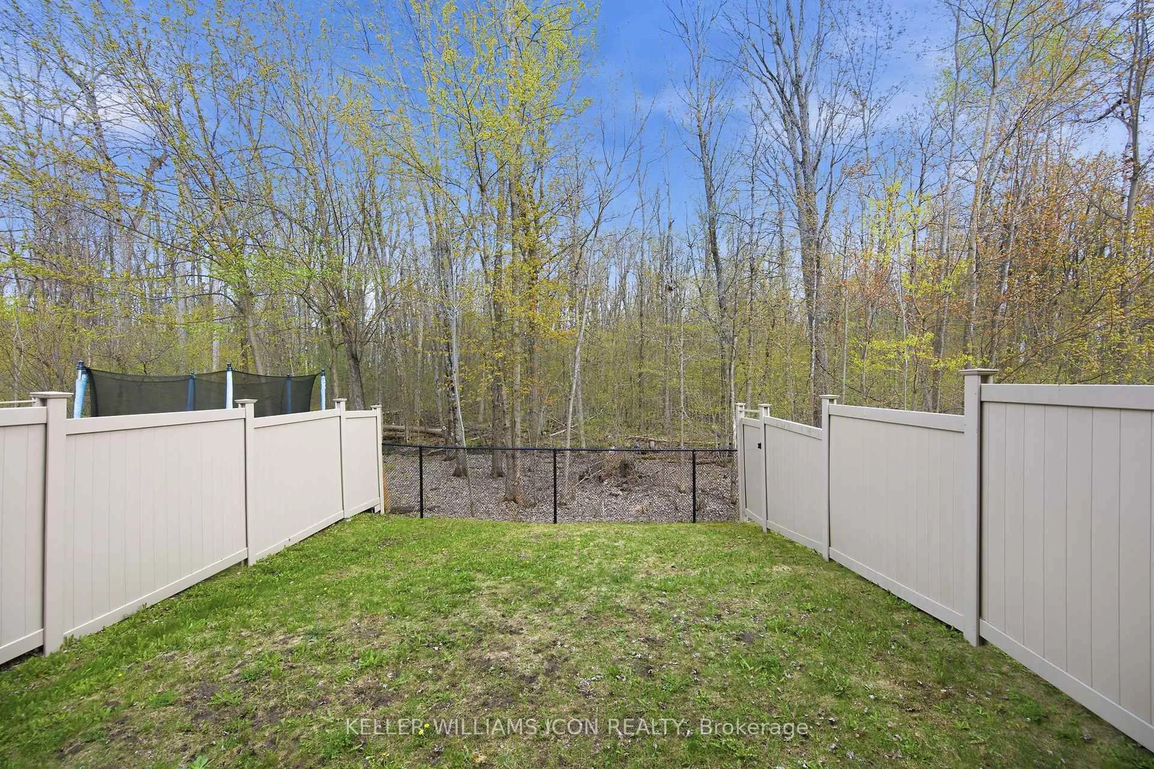 A pic from outside/outdoor area/front of a property/back of a property/a pic from drone, forest/trees view for 188 Larimar Circ, Ottawa Ontario K1X 0B6